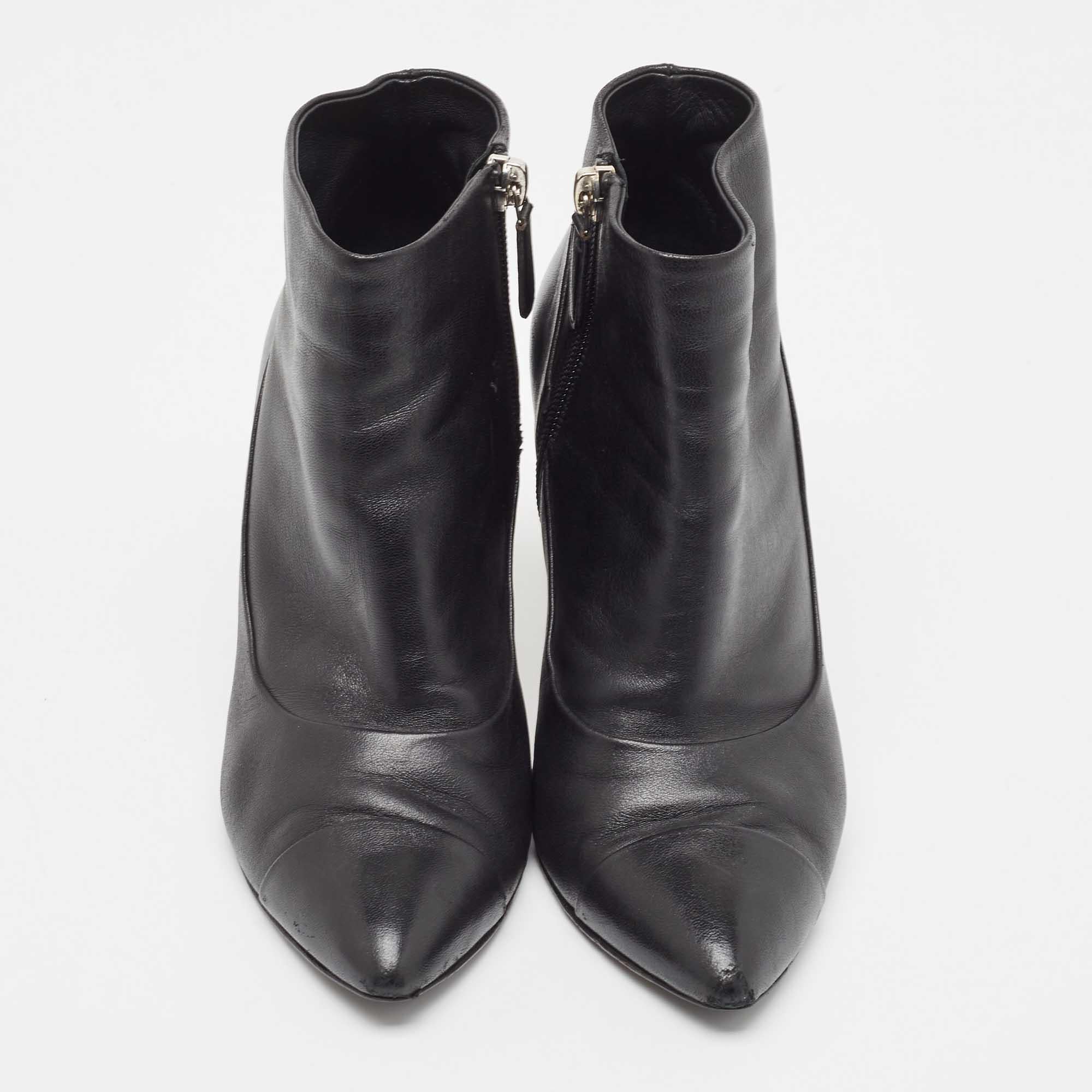 Chanel Black Leather Ankle Boots Size 36.5 In Good Condition For Sale In Dubai, Al Qouz 2
