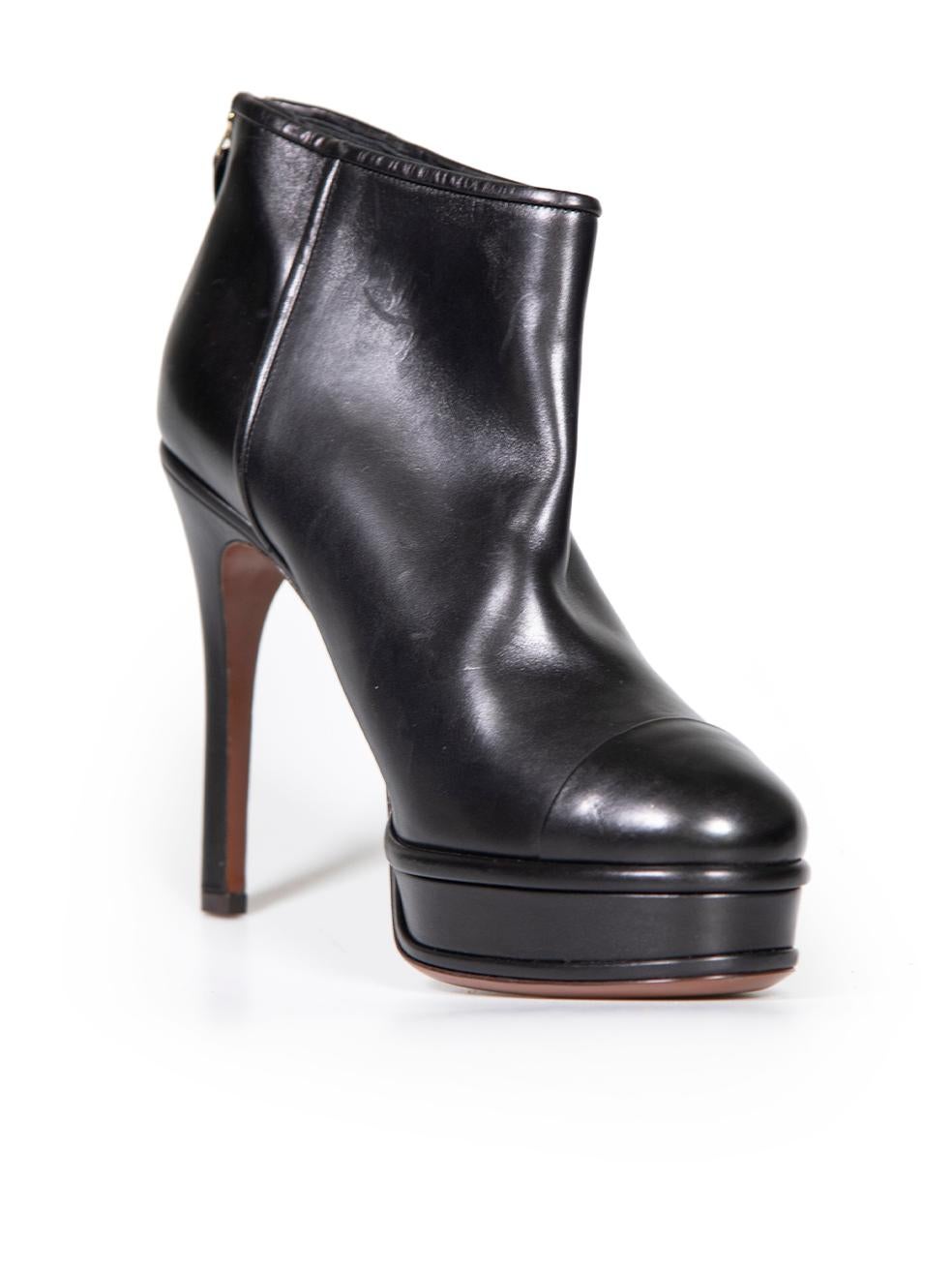 CONDITION is Very good. Minimal wear to boots is evident. Minimal wear to both sides and toes of both boots with very light scratches to the leather on this used Chanel designer resale item.
 
 Details
 Black
 Leather
 Ankle boots
 Round toe
 High