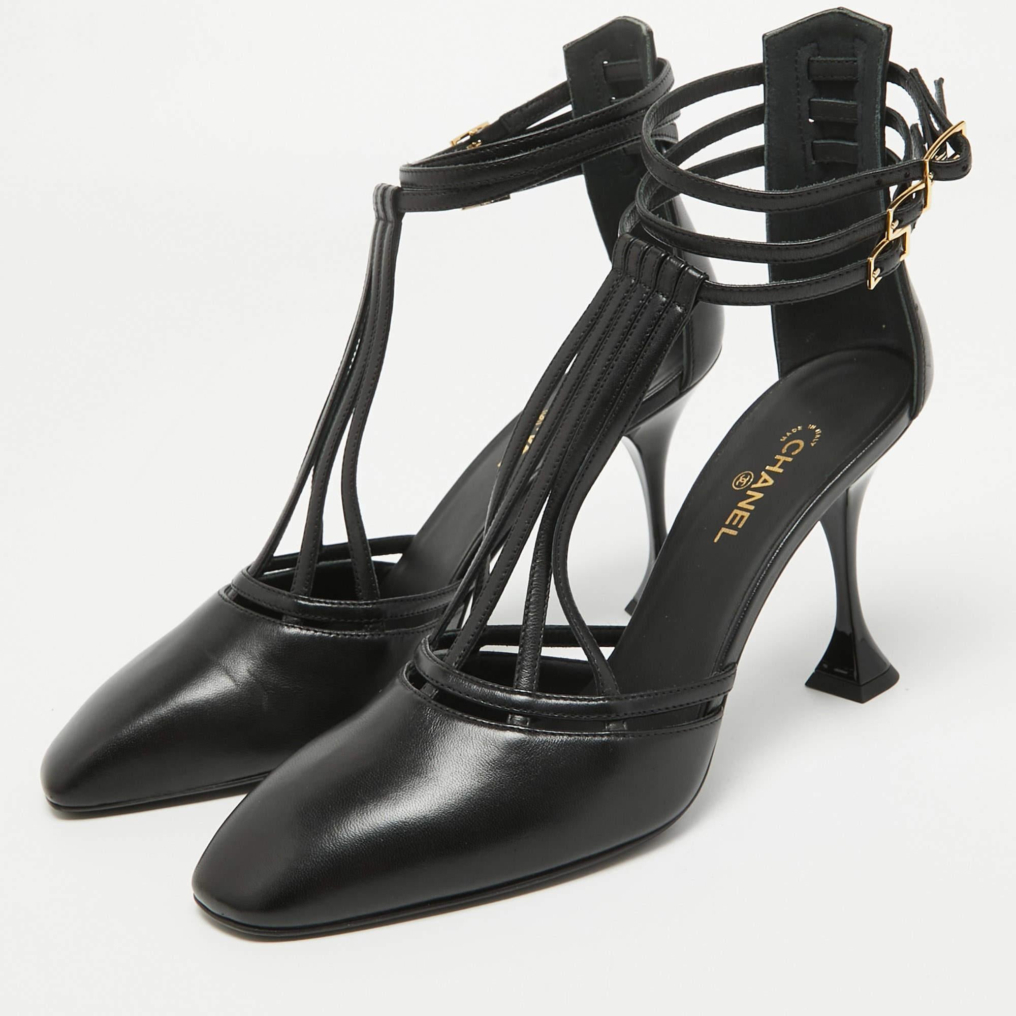 Chanel - Escarpins en cuir noir Taille 40 Excellent état - En vente à Dubai, Al Qouz 2