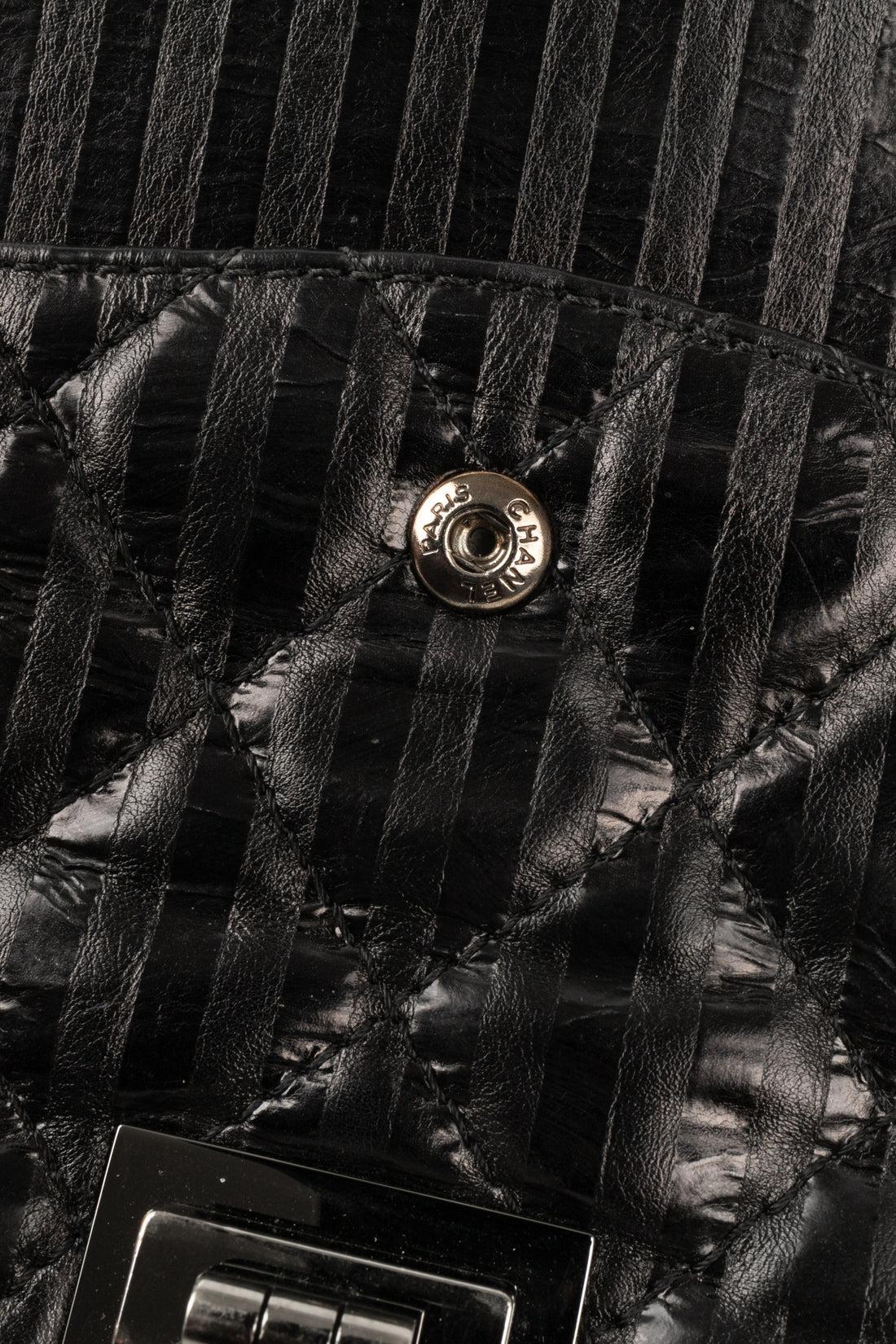 Sac en cuir noir avec éléments en métal argenté de Chanel, 2008/2009 en vente 6