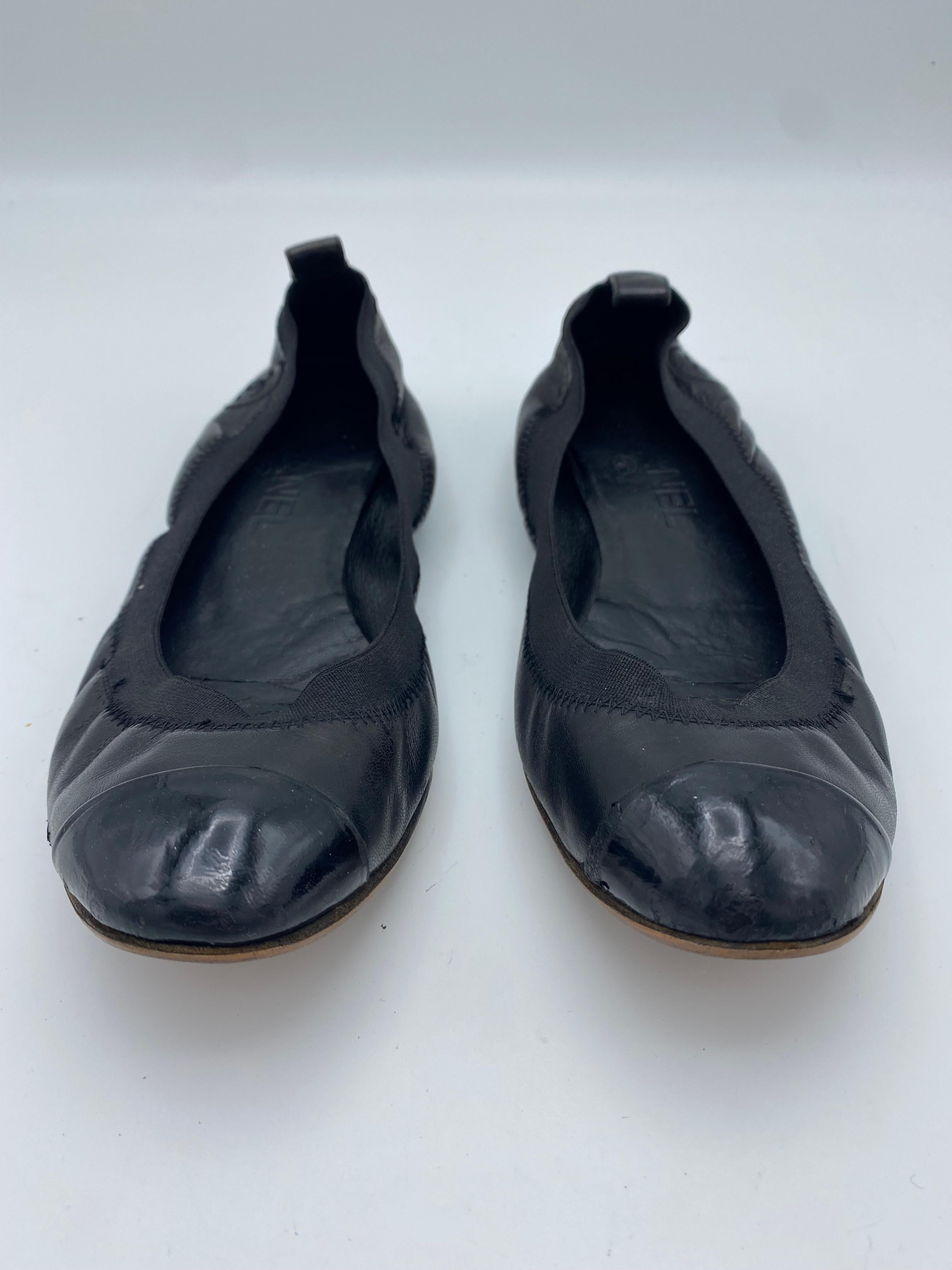 Product details:

The flats feature black leather with black elastic around the foot and CC stitched on the outside of each foot, 