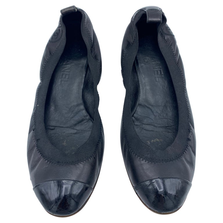 Chanel Black Leather Ballet Flat Shoes, Size 38 For Sale at