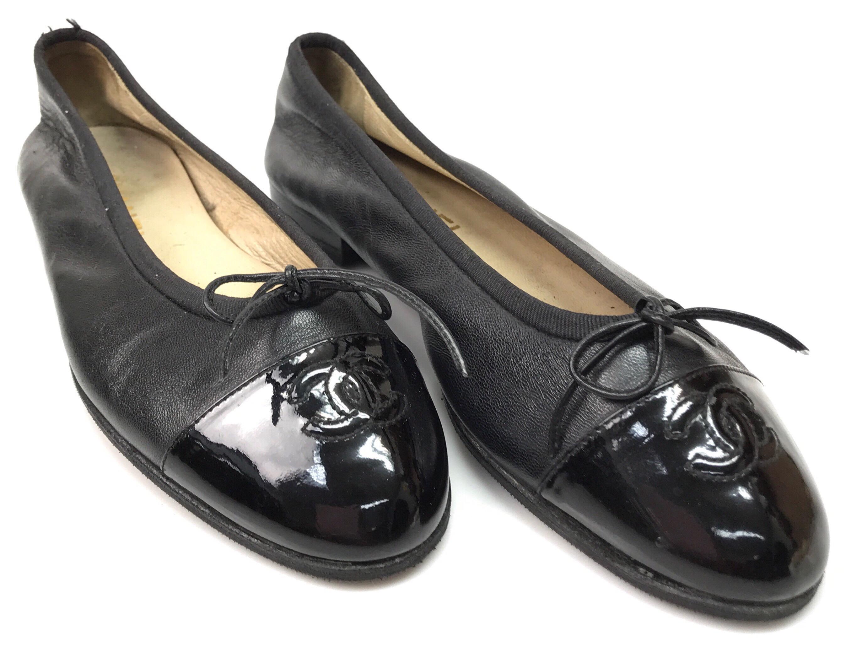 Women's Chanel Black Leather Ballet Flats w/ Patent Toe & Bow-38.5