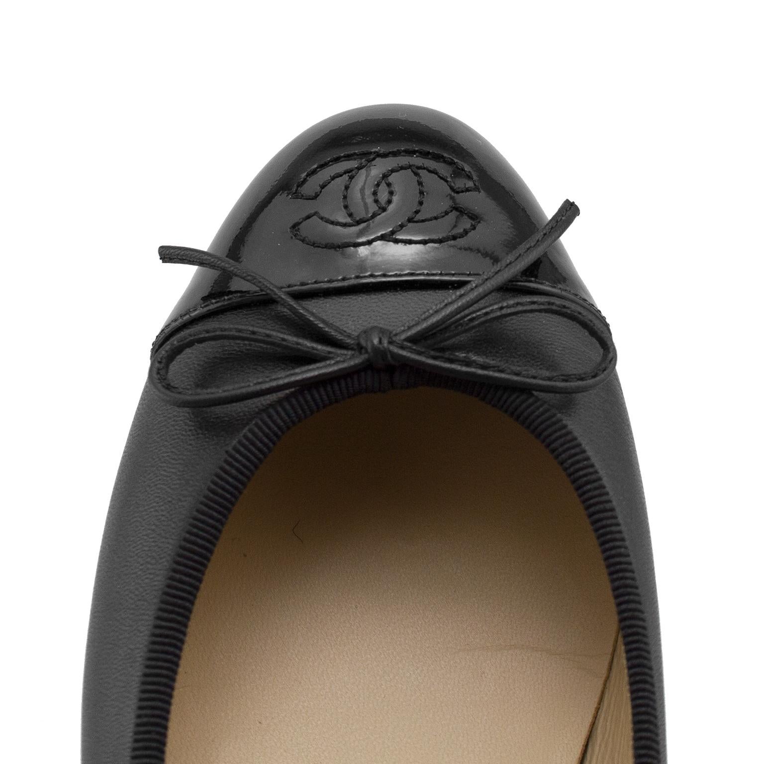 Women's Chanel Black Leather Ballet Flats with Black Patent Leather Toe Sz 37
