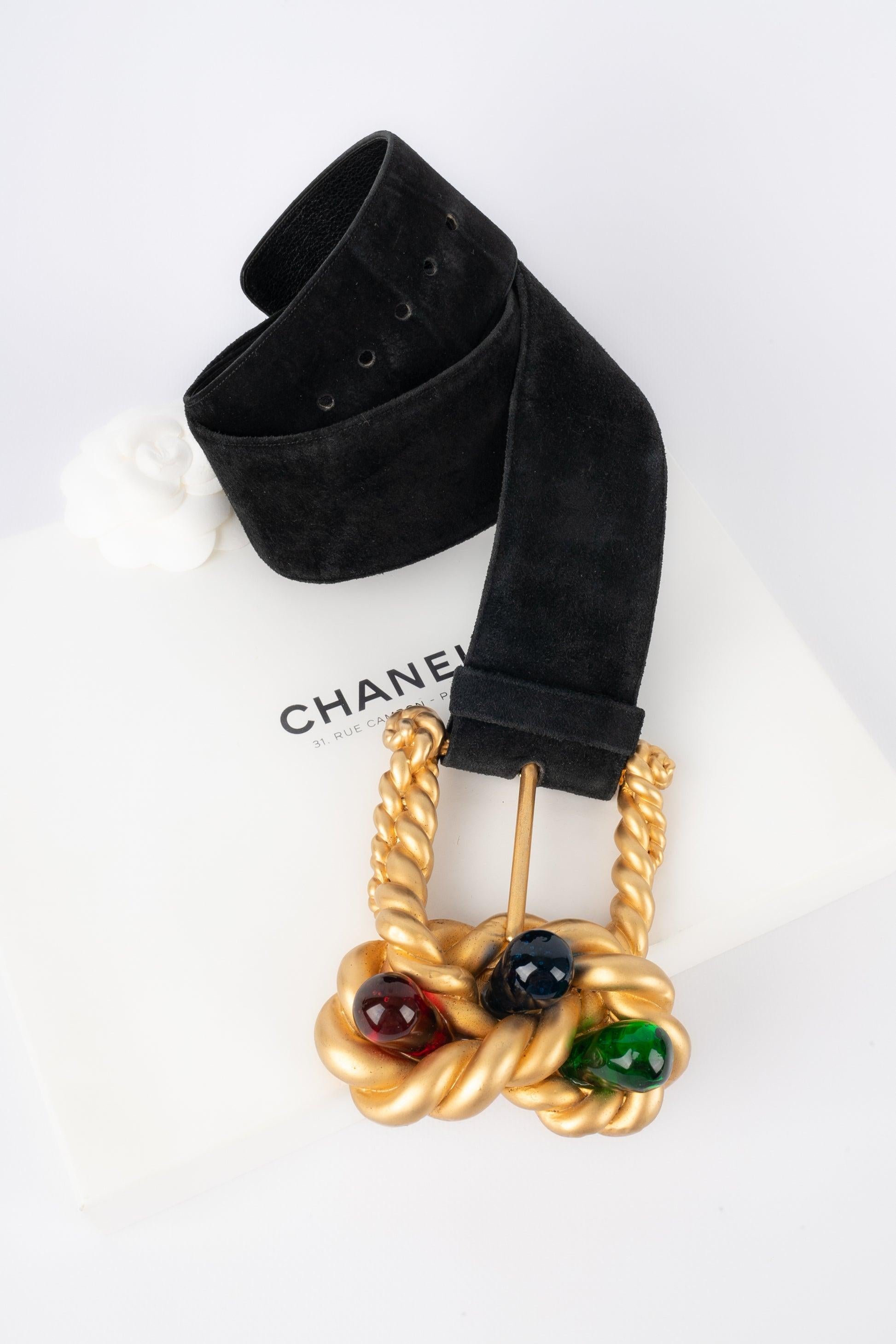 Chanel Schwarzer Ledergürtel mit beeindruckender goldener Metallschnalle, 1991 im Angebot 6