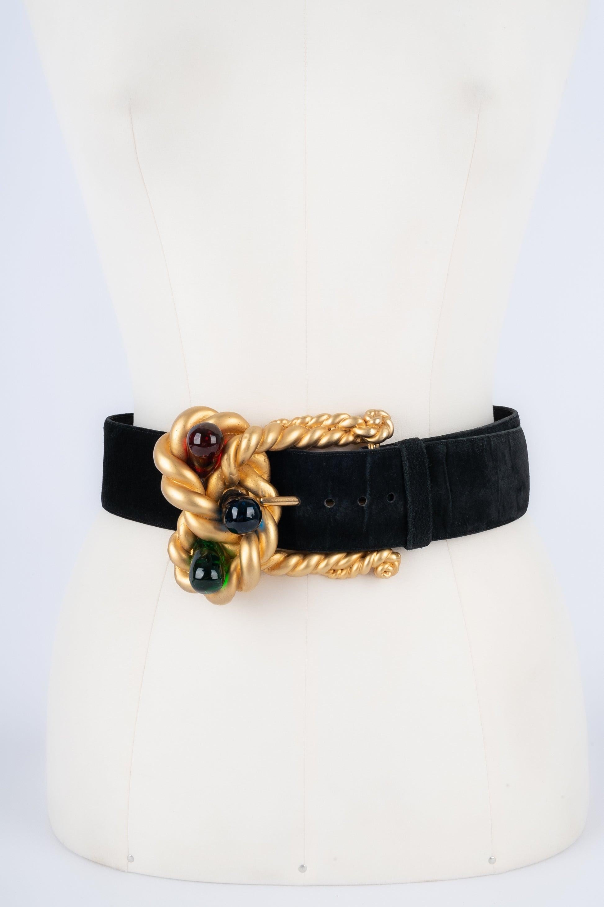 Chanel Black Leather Belt with an Impressive Golden Metal Buckle, 1991 In Good Condition For Sale In SAINT-OUEN-SUR-SEINE, FR
