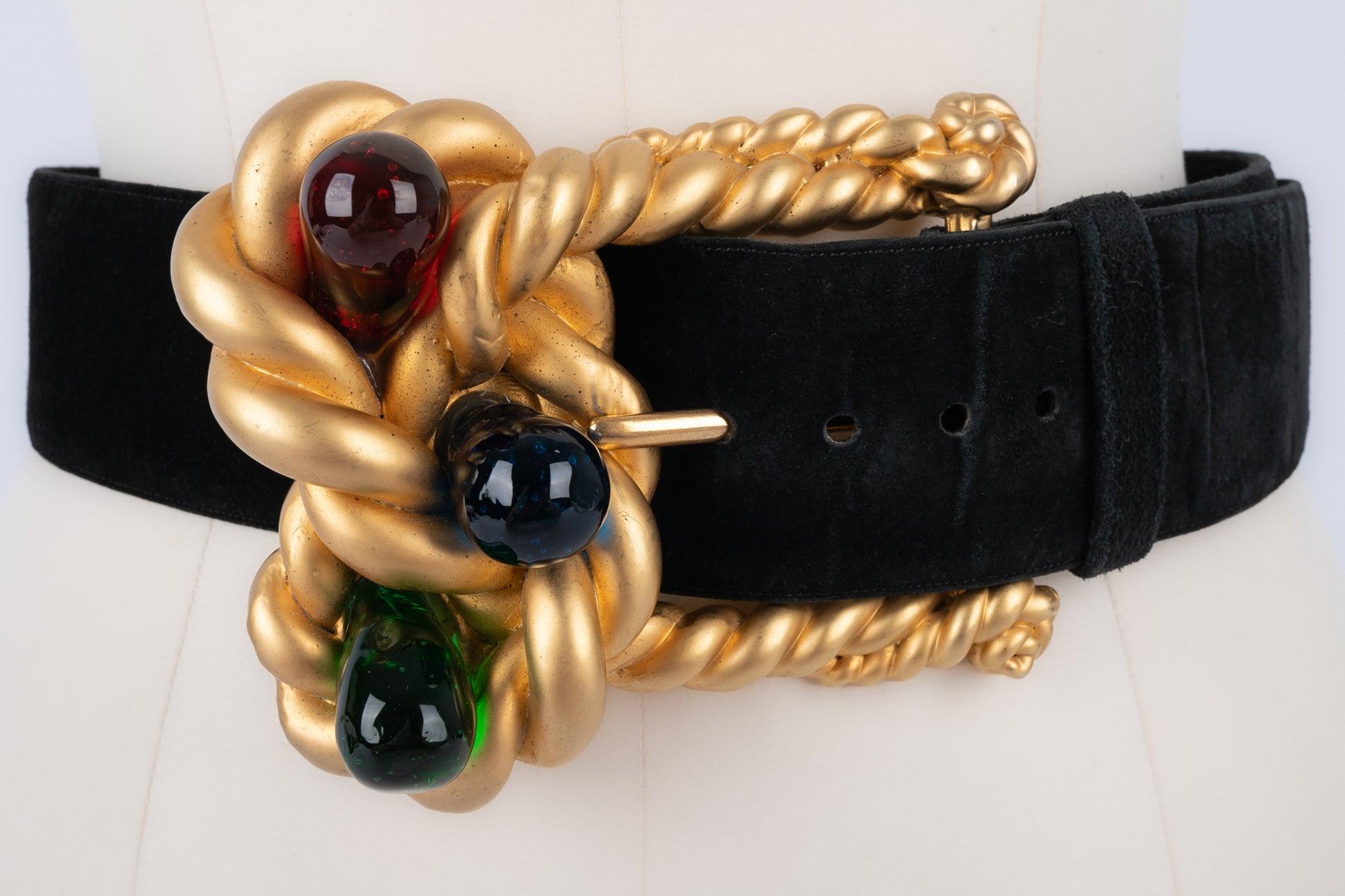 Chanel Schwarzer Ledergürtel mit beeindruckender goldener Metallschnalle, 1991 Damen im Angebot