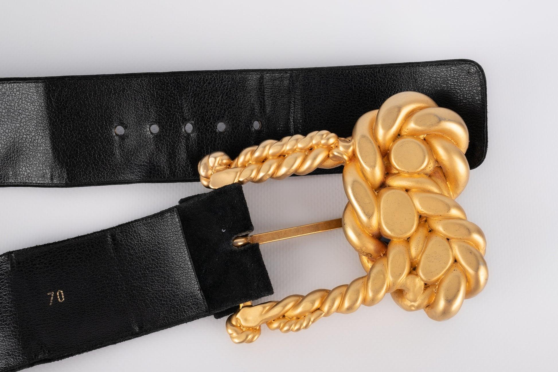 Chanel Schwarzer Ledergürtel mit beeindruckender goldener Metallschnalle, 1991 im Angebot 4