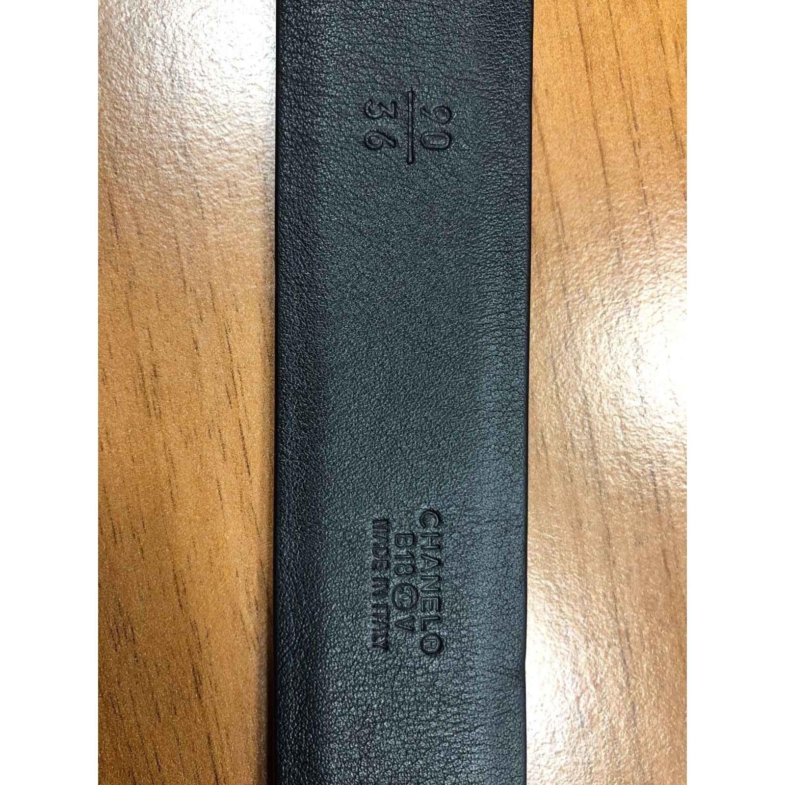 Chanel Black Leather Belt with Logo Buckle Size 90/36 In condizioni ottime a Krakow, PL