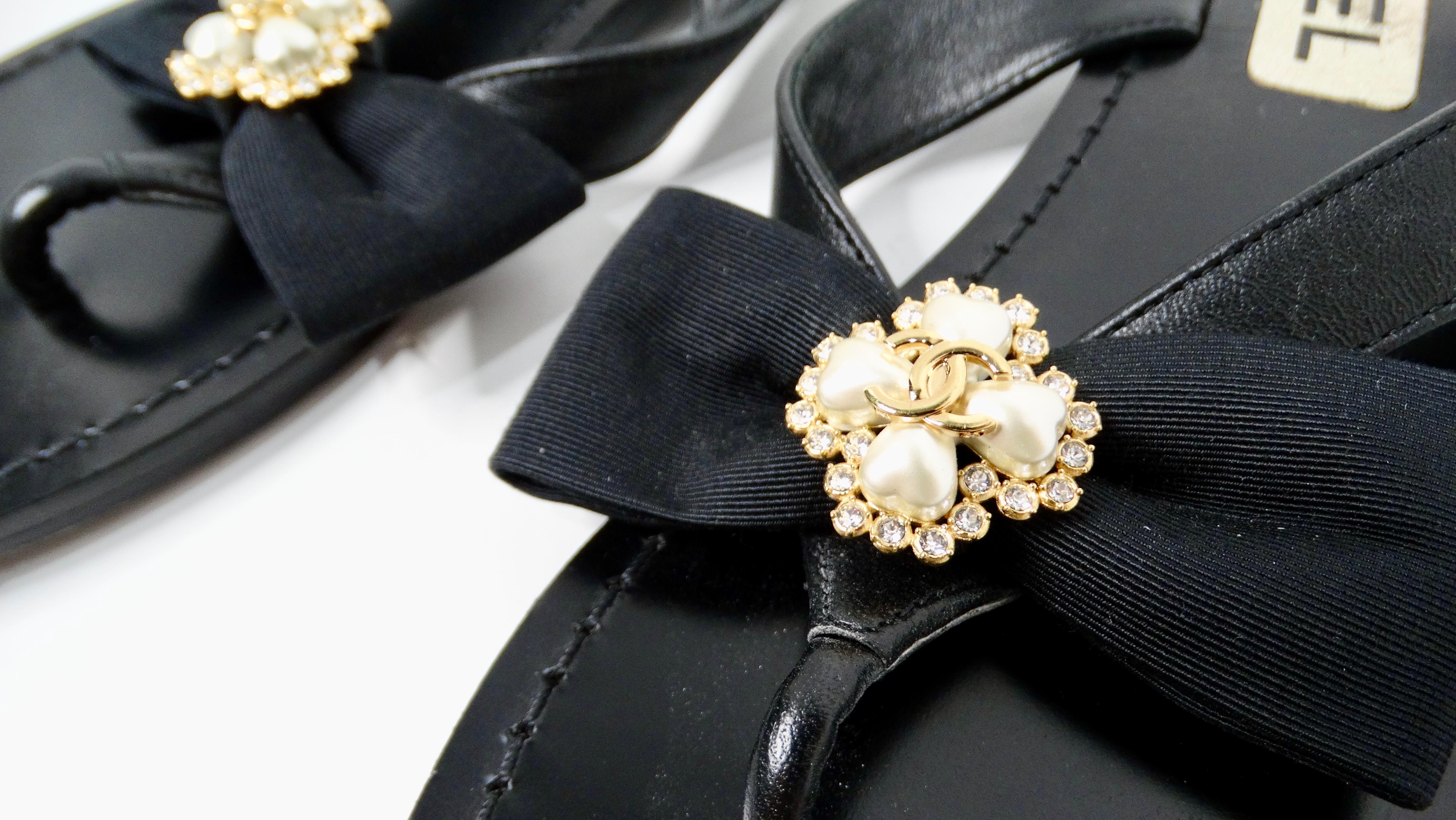 Chanel Black Leather Bow & Pearl Accent Sandals In Good Condition For Sale In Scottsdale, AZ
