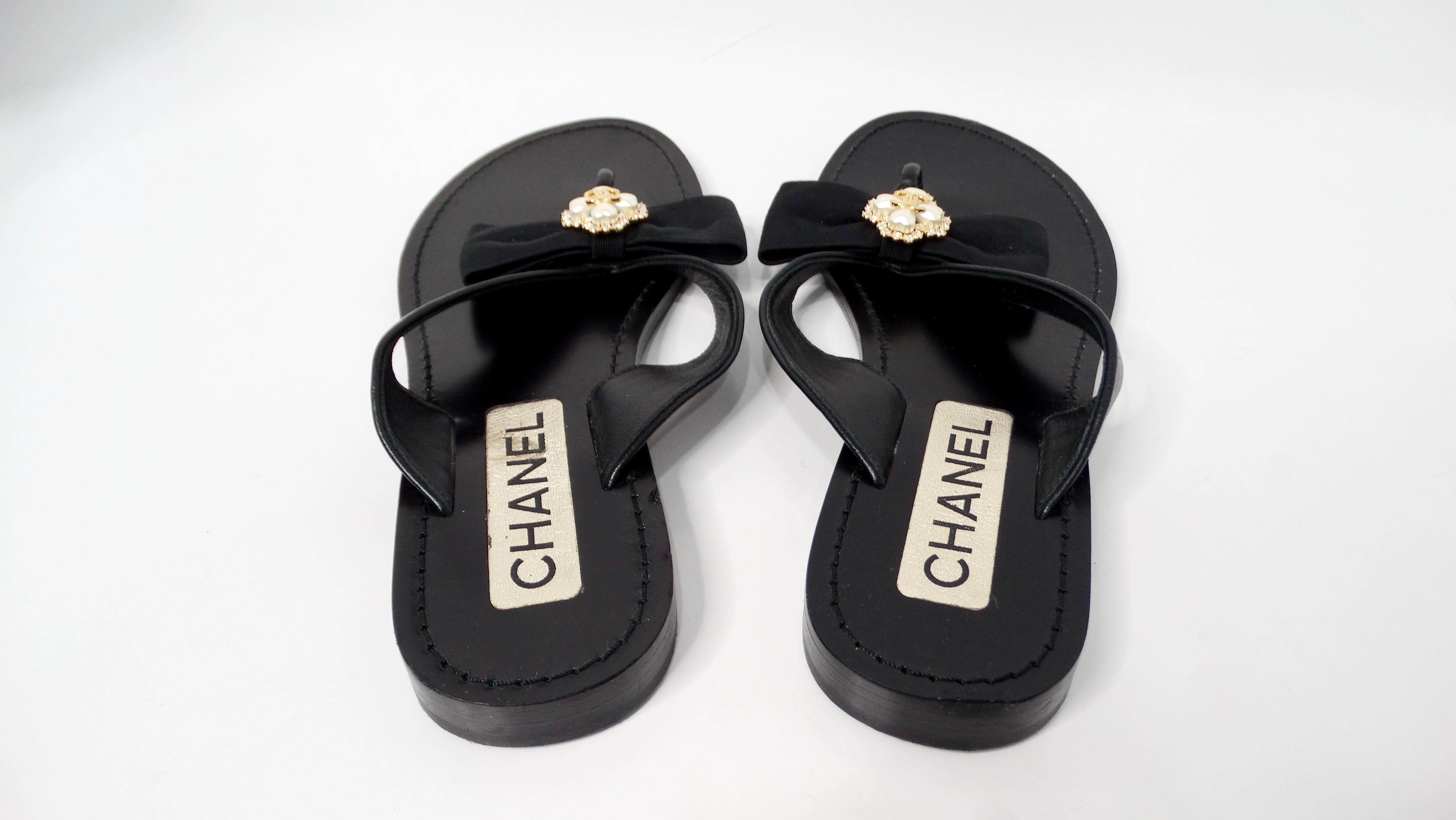 Women's Chanel Black Leather Bow & Pearl Accent Sandals For Sale