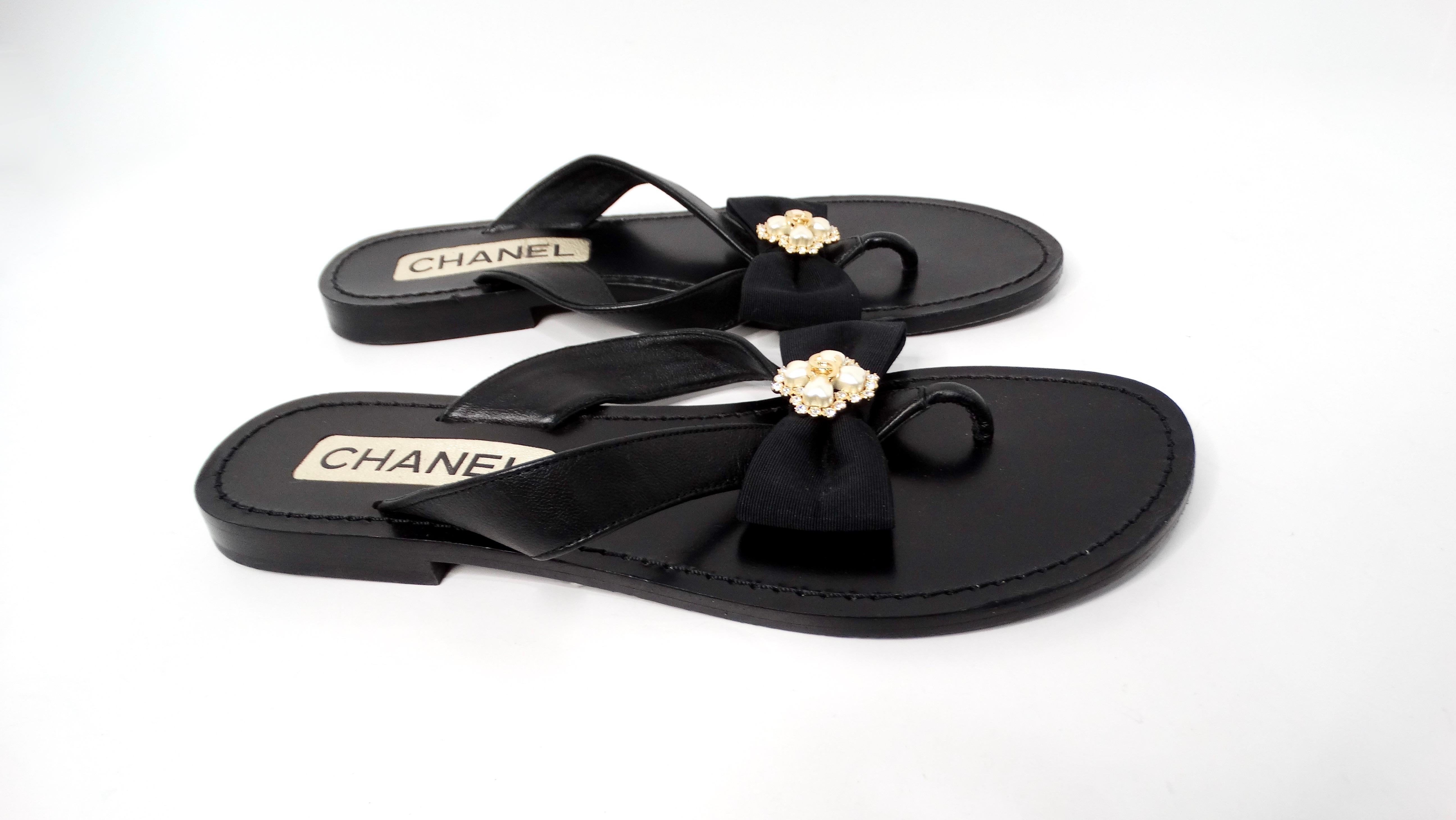 Chanel Black Leather Bow & Pearl Accent Sandals For Sale 1