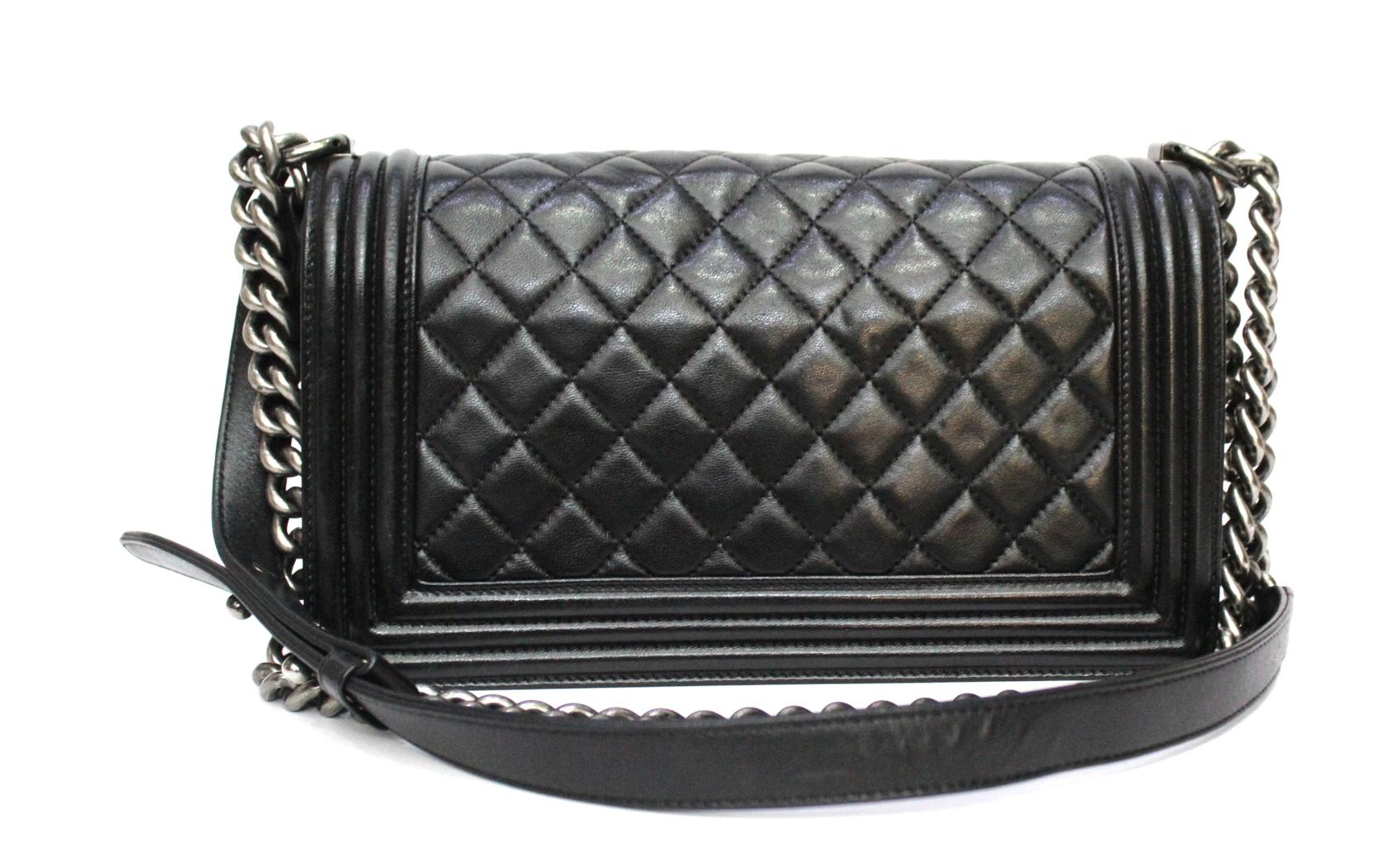 Chanel Black Leather Boy Bag In Excellent Condition In Torre Del Greco, IT