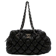 Chanel Schwarze Leder "Bubble Quilt Camera" Umhängetasche