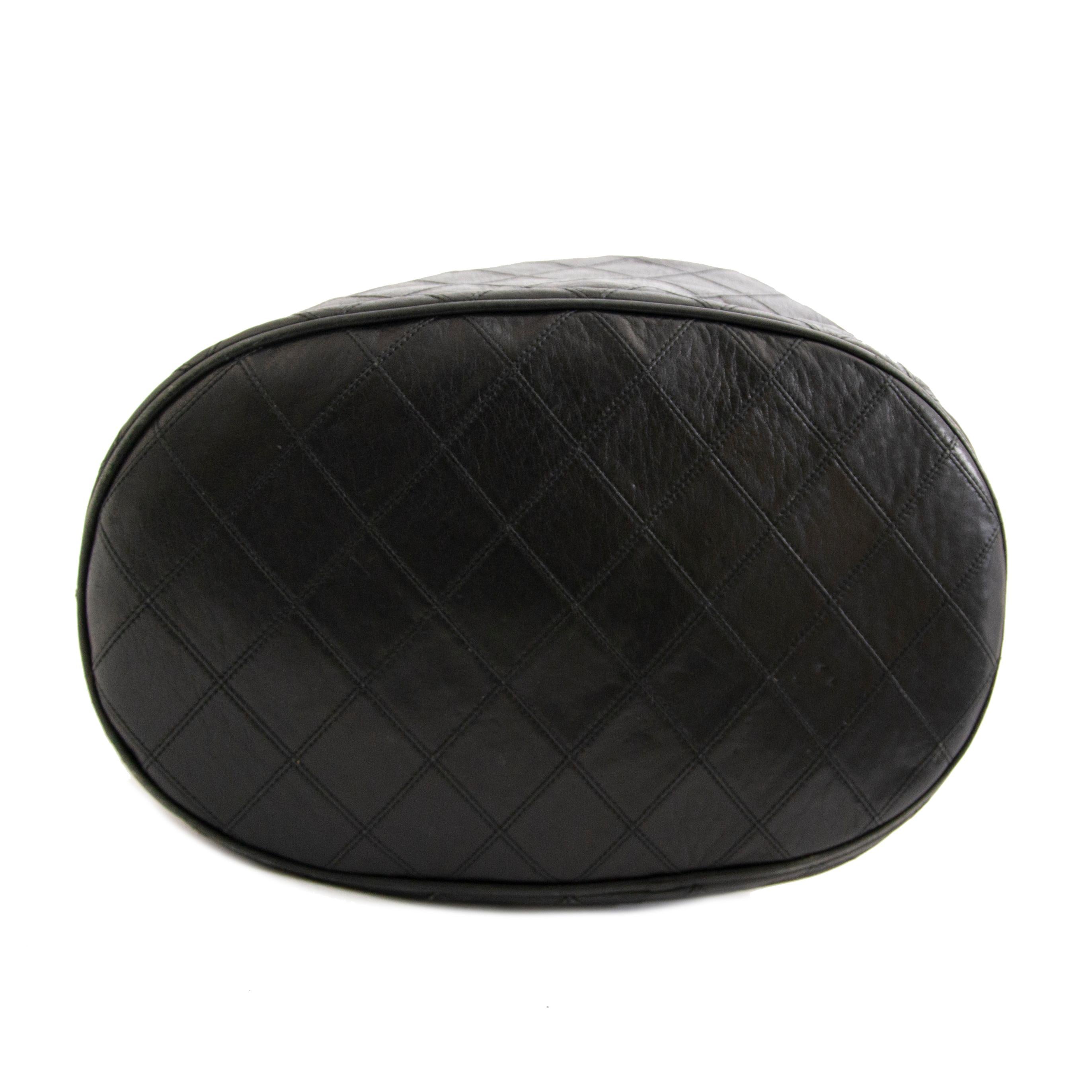 Chanel Bucket Bag aus schwarzem Leder Damen