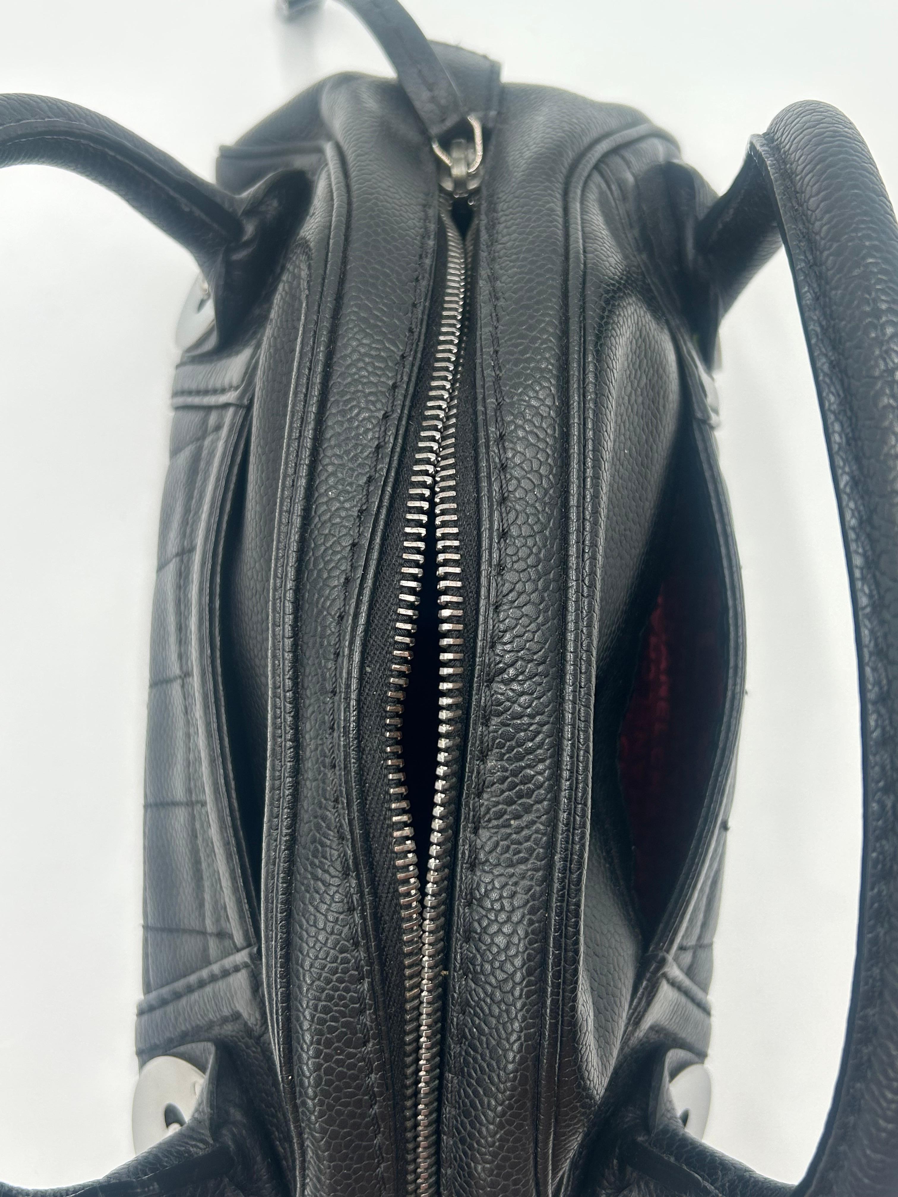 Chanel - Cartable à boutons en cuir noir 2004 en vente 6