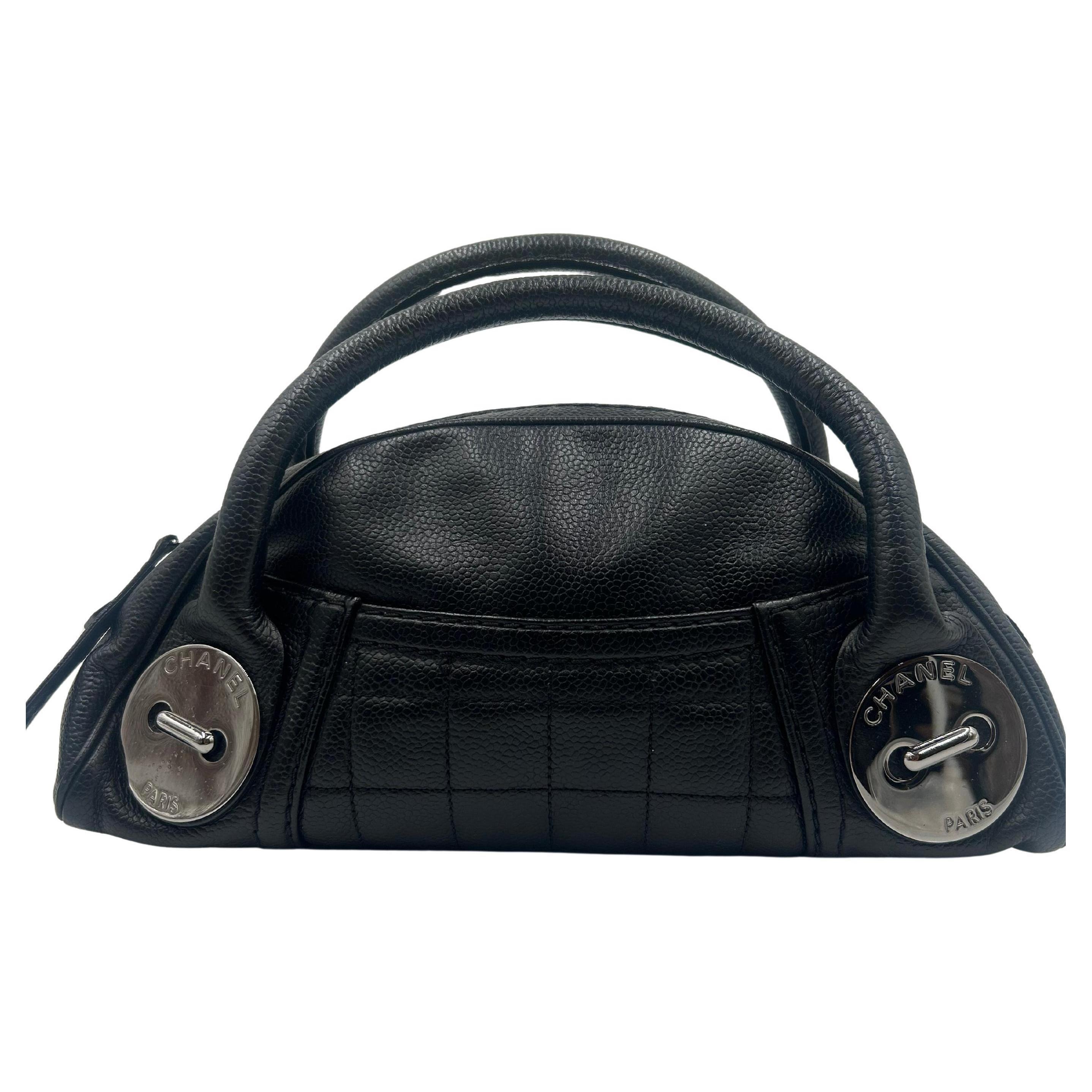 Chanel - Cartable à boutons en cuir noir 2004