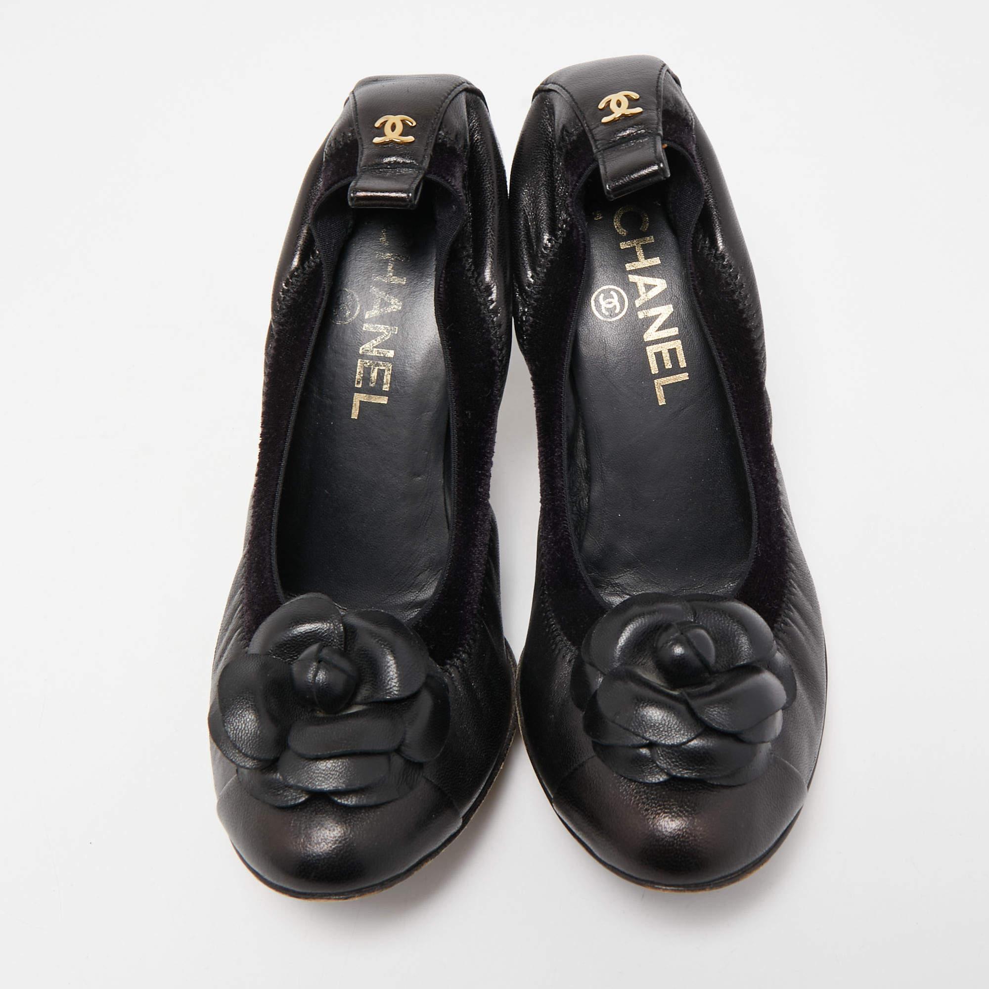 Women's Chanel Black Leather Camelia CC Cap Toe Srunch Pumps Size 38.5