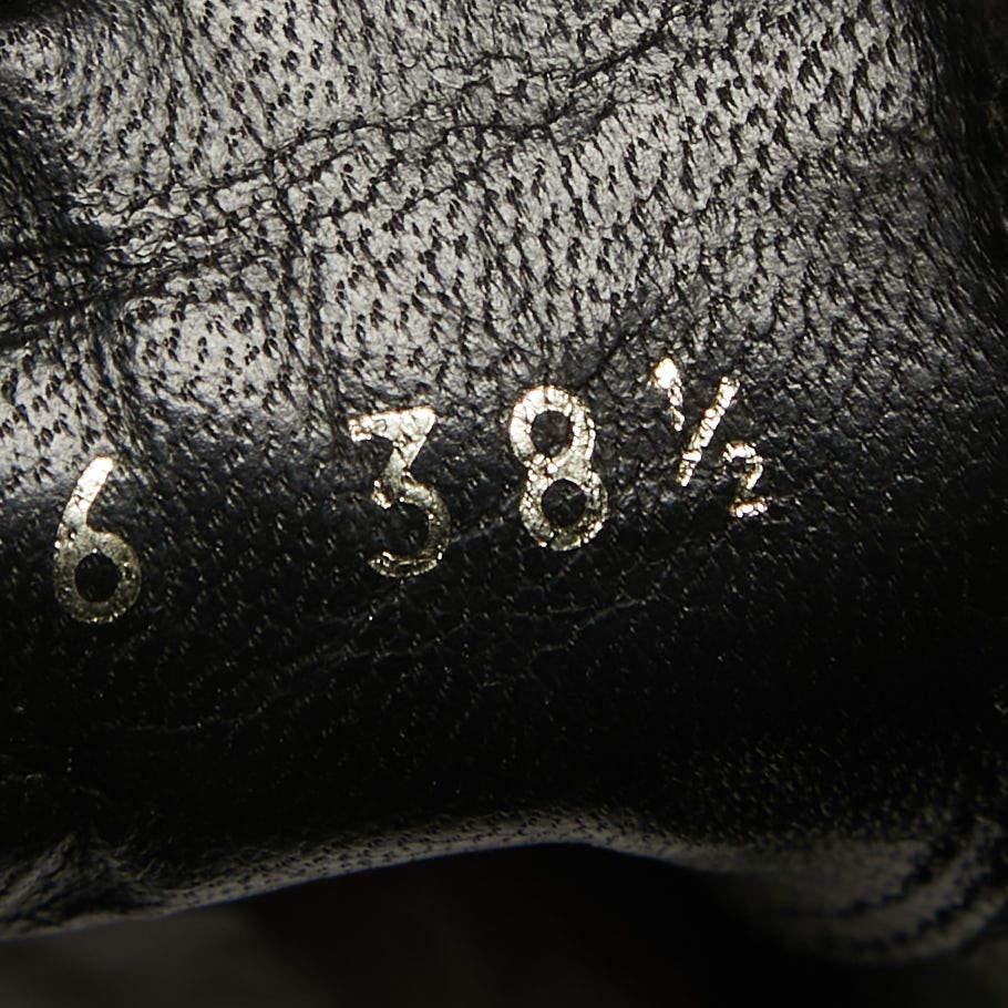 Chanel, scarpe da ginnastica alte in pelle nera Camelia, misura 38,5 in vendita 3