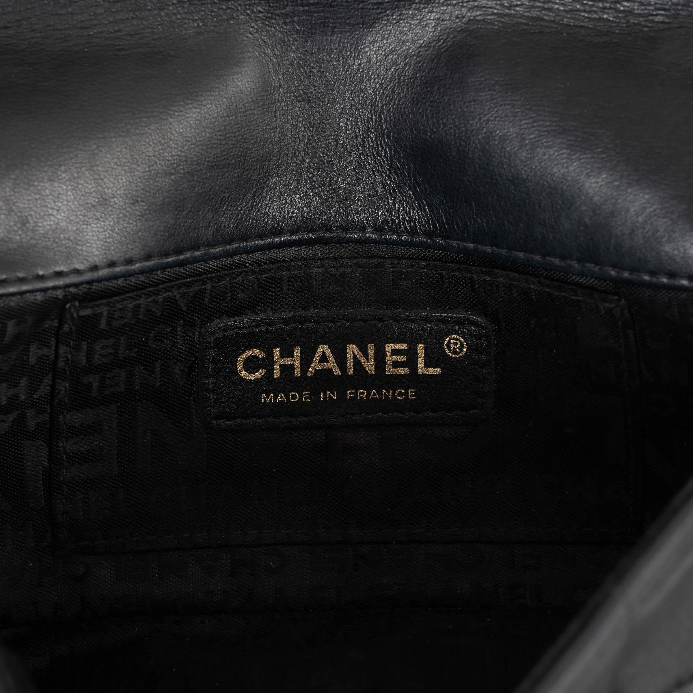 CHANEL black leather CAMELLIA CHOCOLATE BAR MINI FLAP Bag For Sale 3