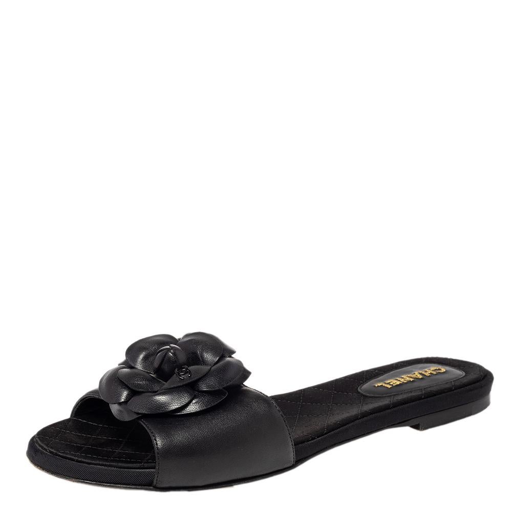 These slides from Chanel will bring you effortless style. They have been crafted from leather and designed with the brand's signature Camellia perched on the uppers.

