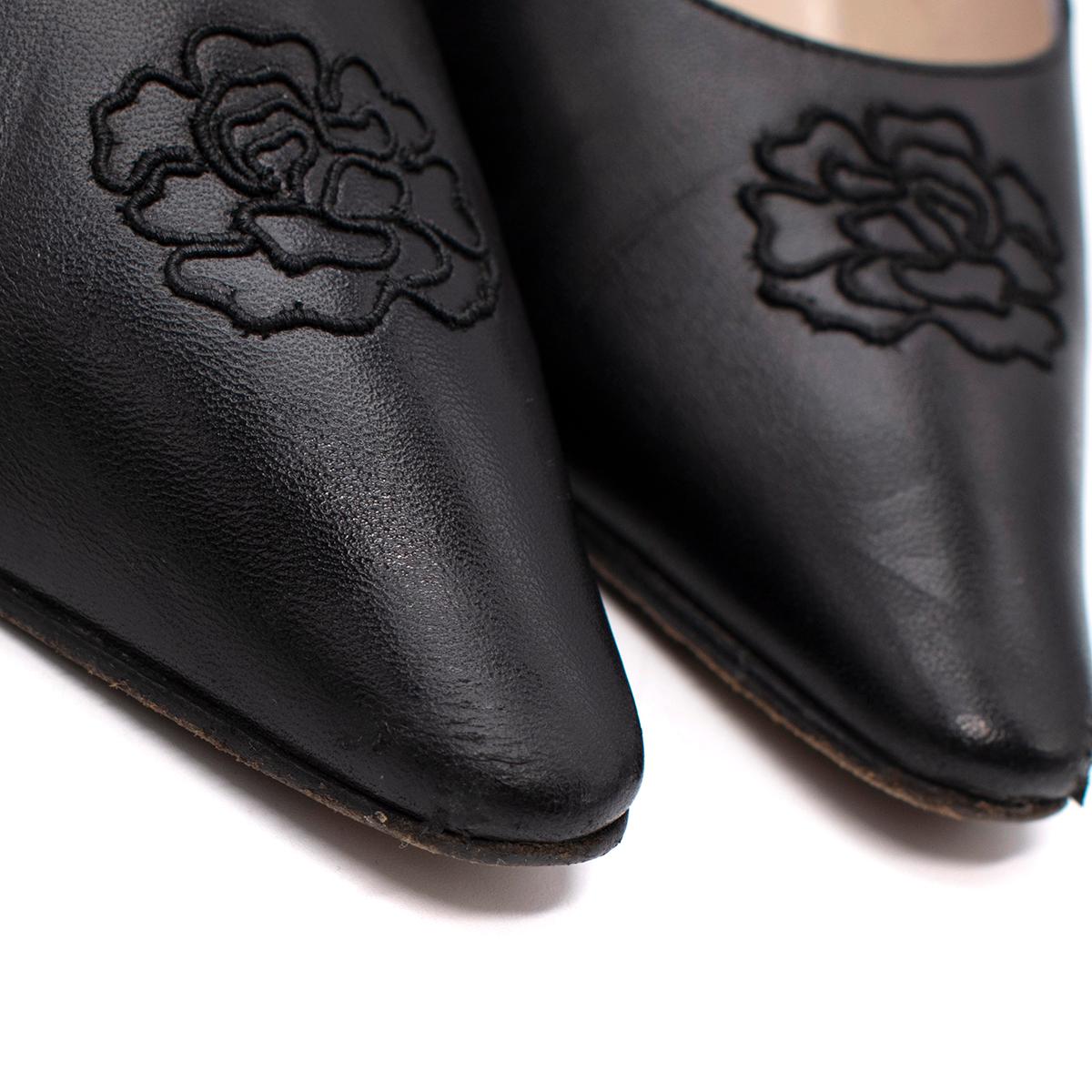 Chanel Black Leather Camellia Embroidered Vintage Pumps - Us size 8 For Sale 3