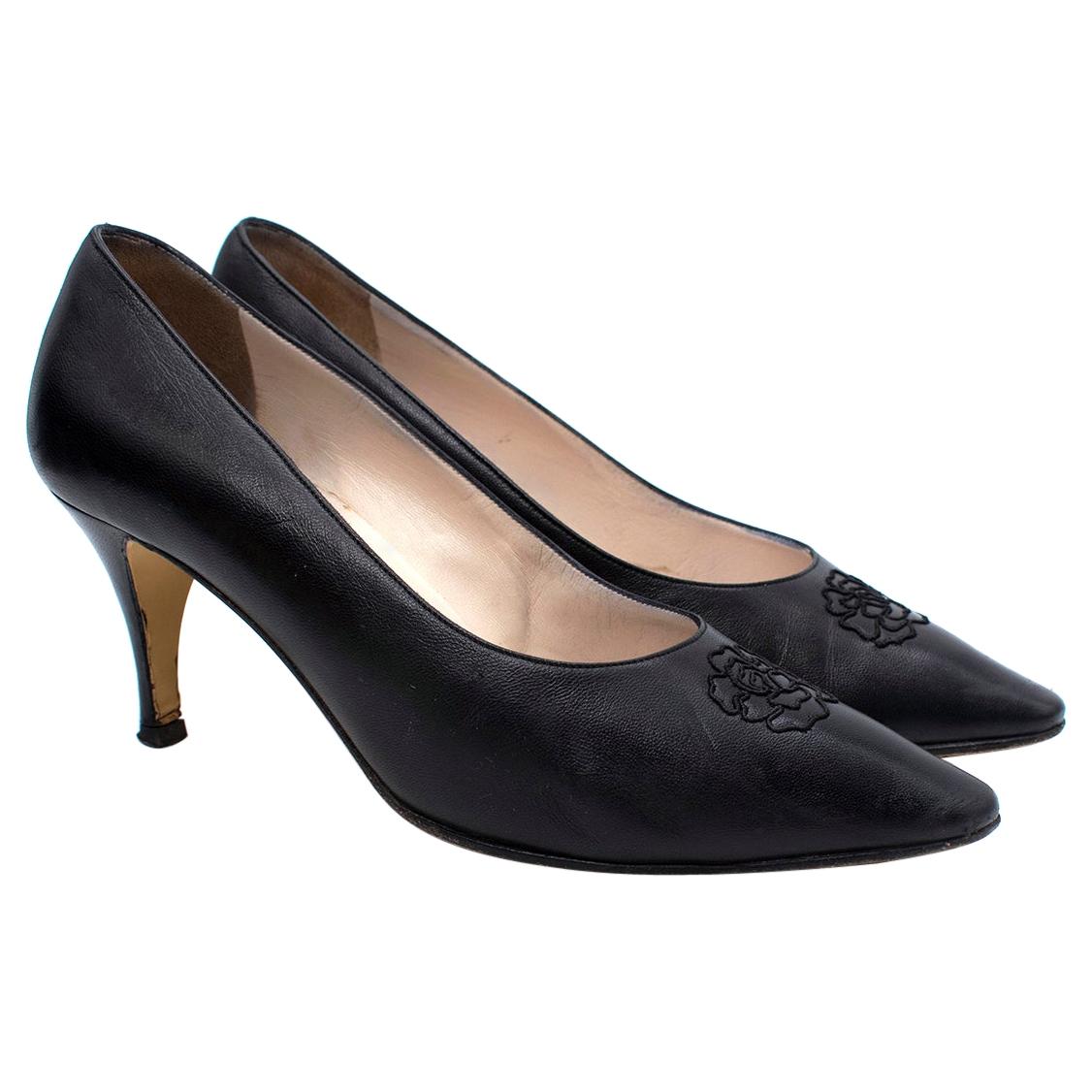 Chanel Black Leather Camellia Embroidered Vintage Pumps - Us size 8 For Sale