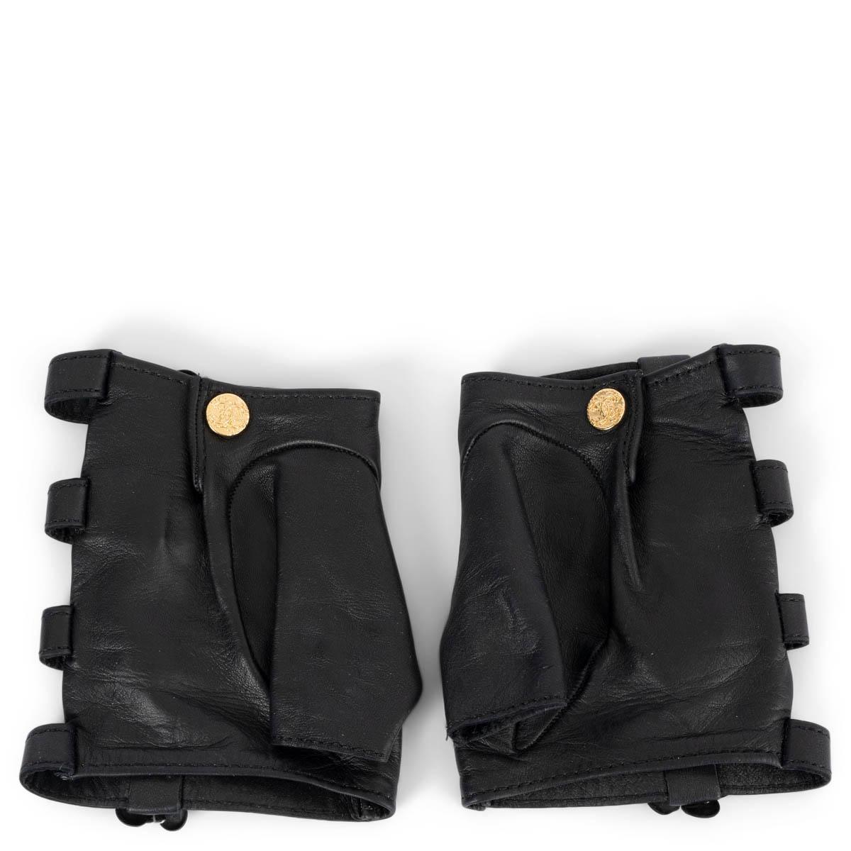 100% authentic Chanel fingerless cut-out gloves in black soft lambskin embellished with Camellia's and a gold-tone push-button. Have been worn and the leather has soft patina on the inside. Overall in excellent condition. 

Measurements
Width	16cm