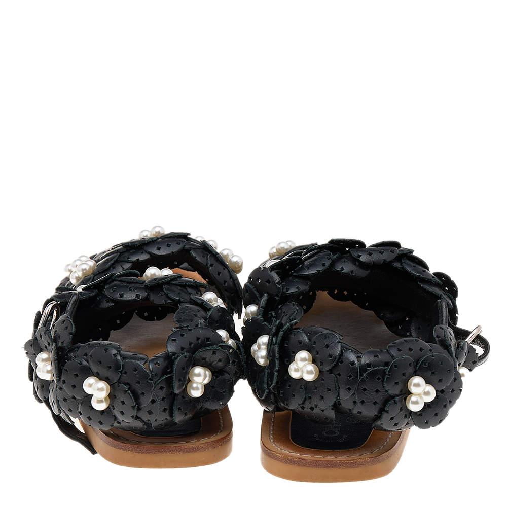 Chanel Black Leather Camellia Flower Pearl Embellished Flat Sandals Size 37.5 In Good Condition For Sale In Dubai, Al Qouz 2