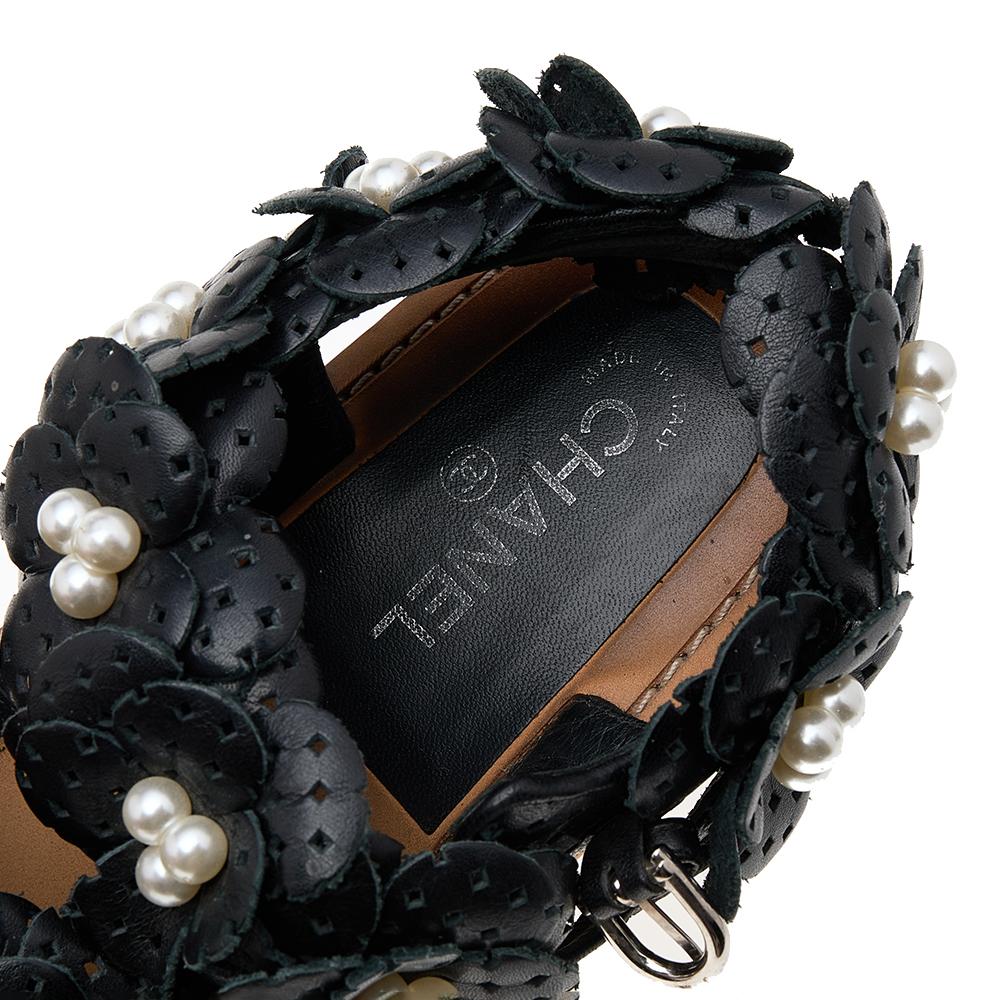 Chanel Black Leather Camellia Flower Pearl Embellished Flat Sandals Size 37.5 For Sale 2