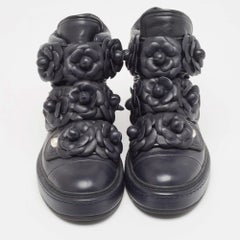 Chanel Schwarz Leder Camellia Flowers verschönert High Top Turnschuhe Größe 36,5