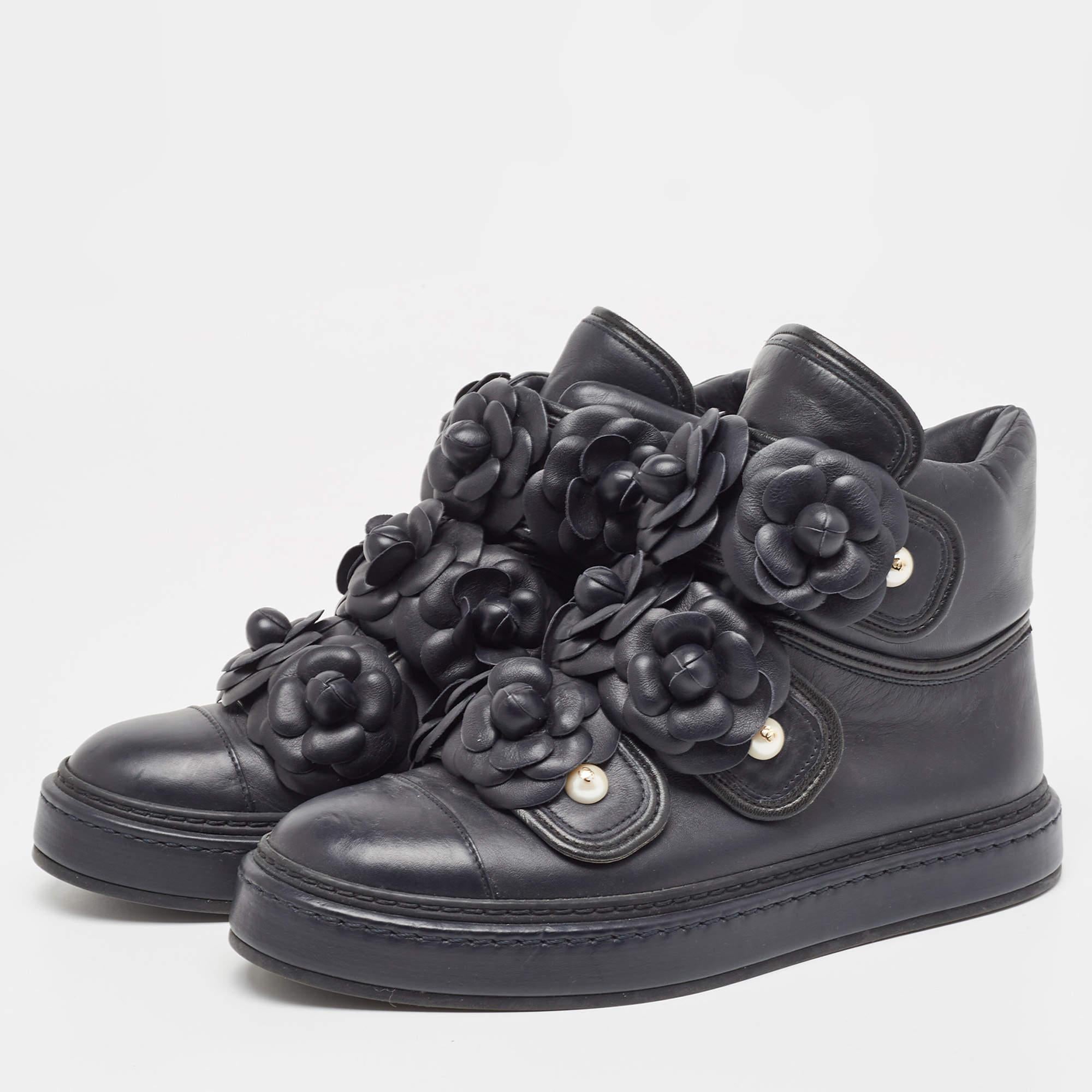 Chanel Black Leather Camellia Flowers Embellished High Top Sneakers Size 36.5 In Good Condition For Sale In Dubai, Al Qouz 2
