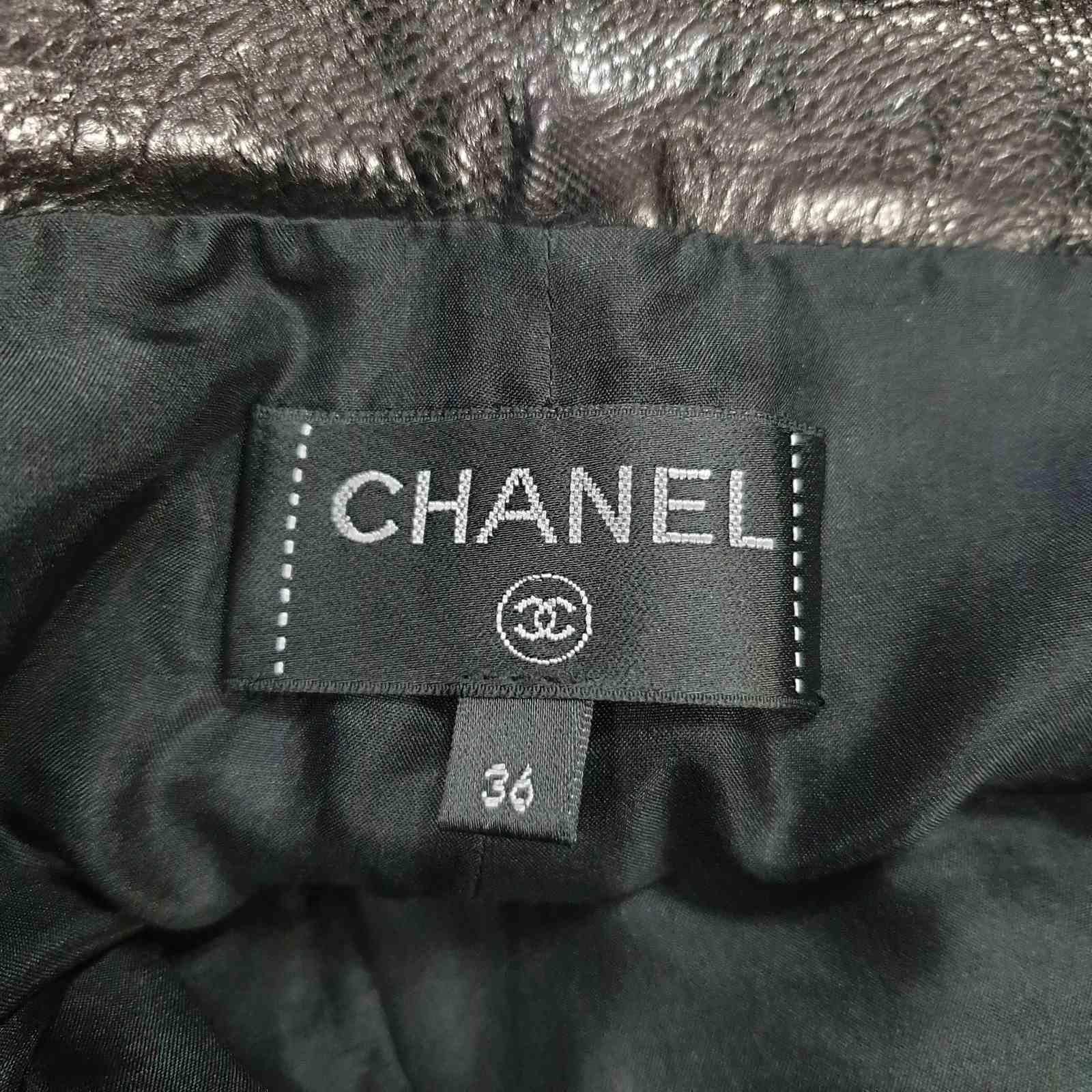 Chanel Schwarzes Leder Kamelie Shorts 1