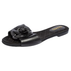 Chanel Black Rubber Camellia Thong Flats Size 37 Chanel