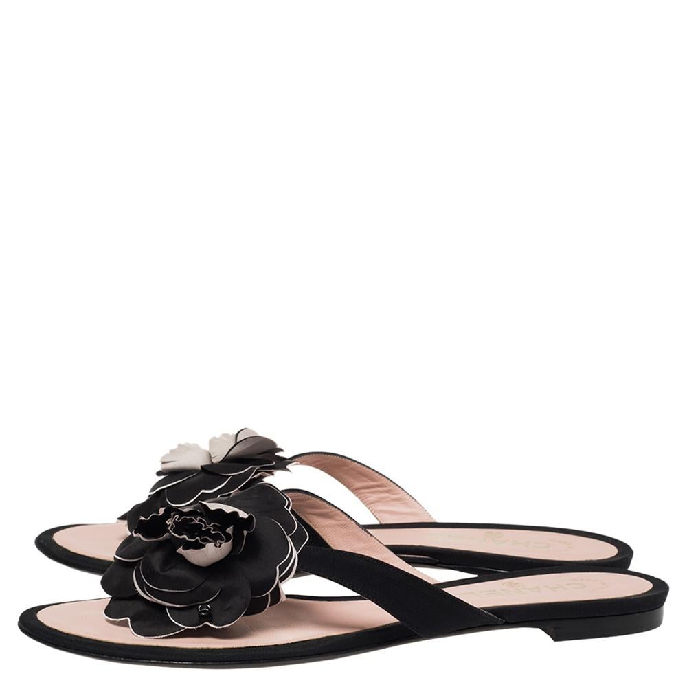 Chanel Black Leather Camellia Thong Flat Sandals Size 41 3