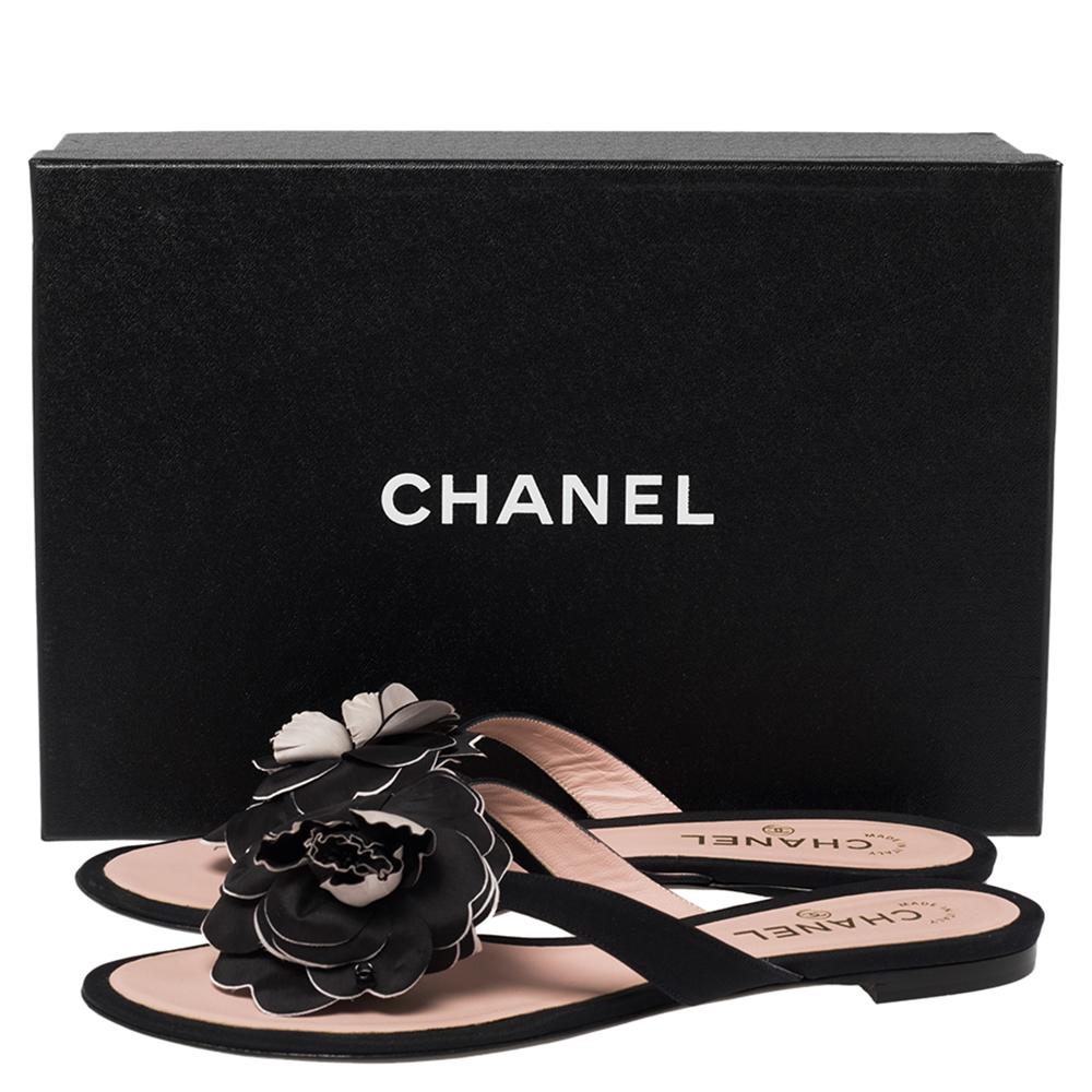 Chanel Black Leather Camellia Thong Flat Sandals Size 41 4