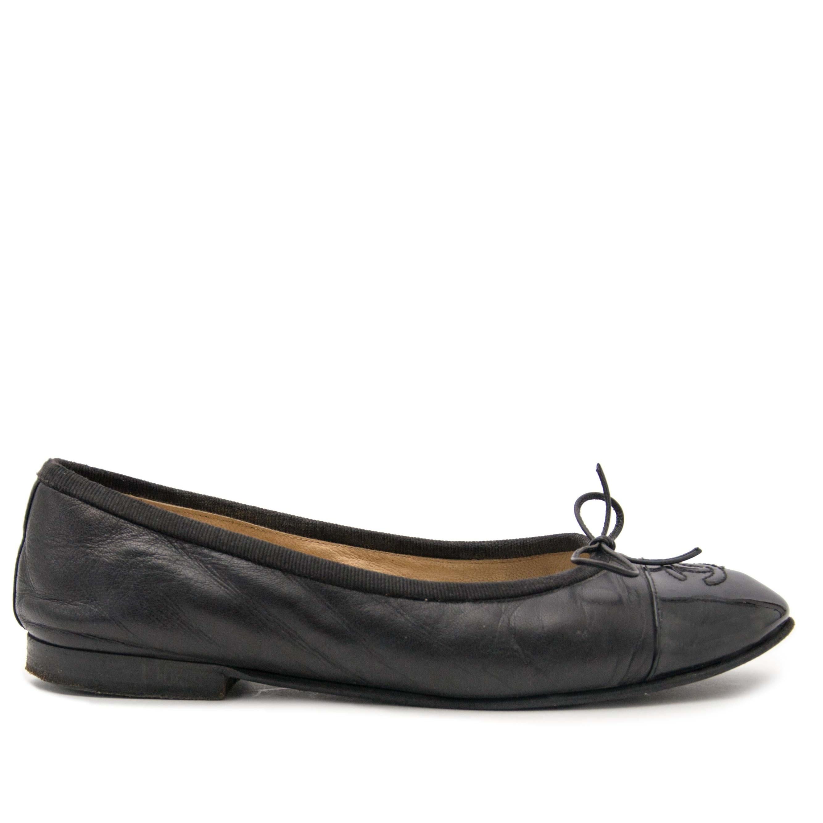 Women's Chanel Black Leather Cap Toe Ballerina Flats - size 35.5