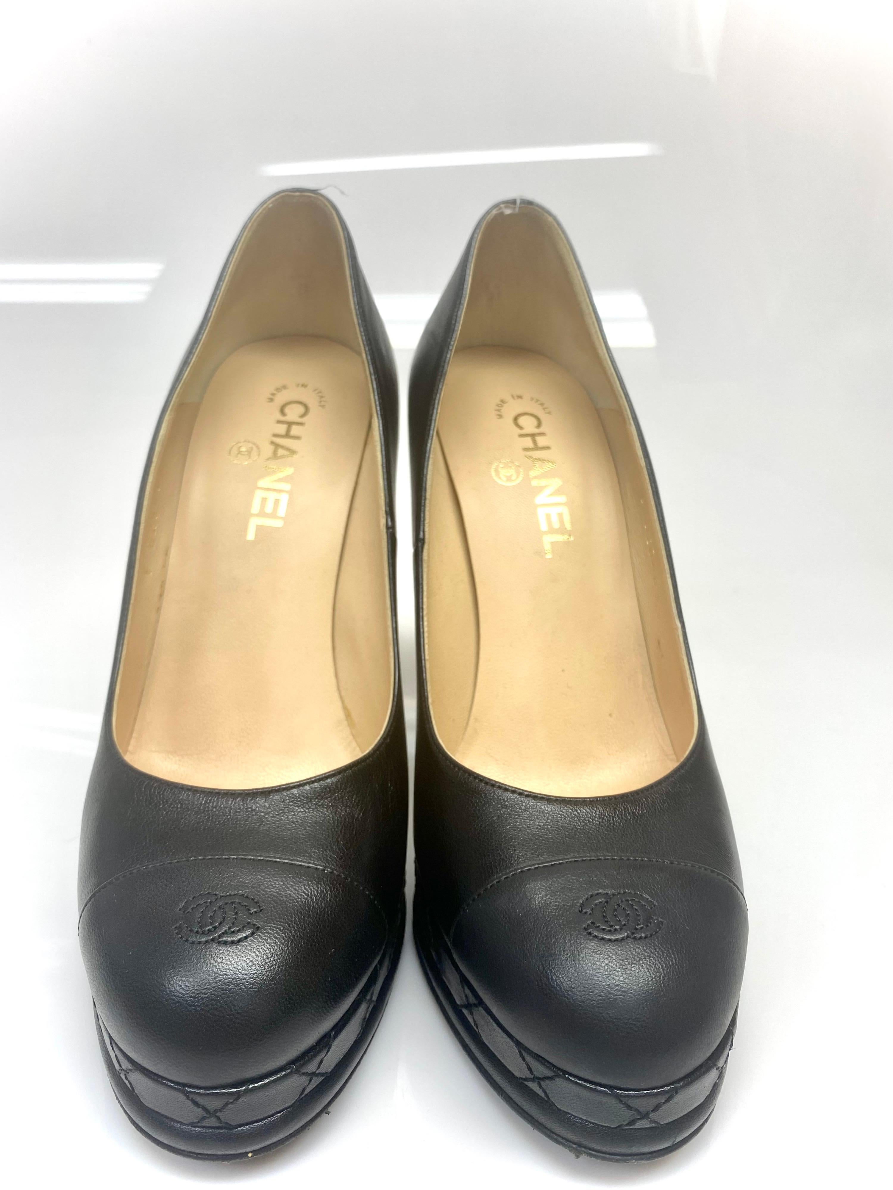 Chanel Black Leather Cap Toe Platform Size 40 In Good Condition In West Palm Beach, FL