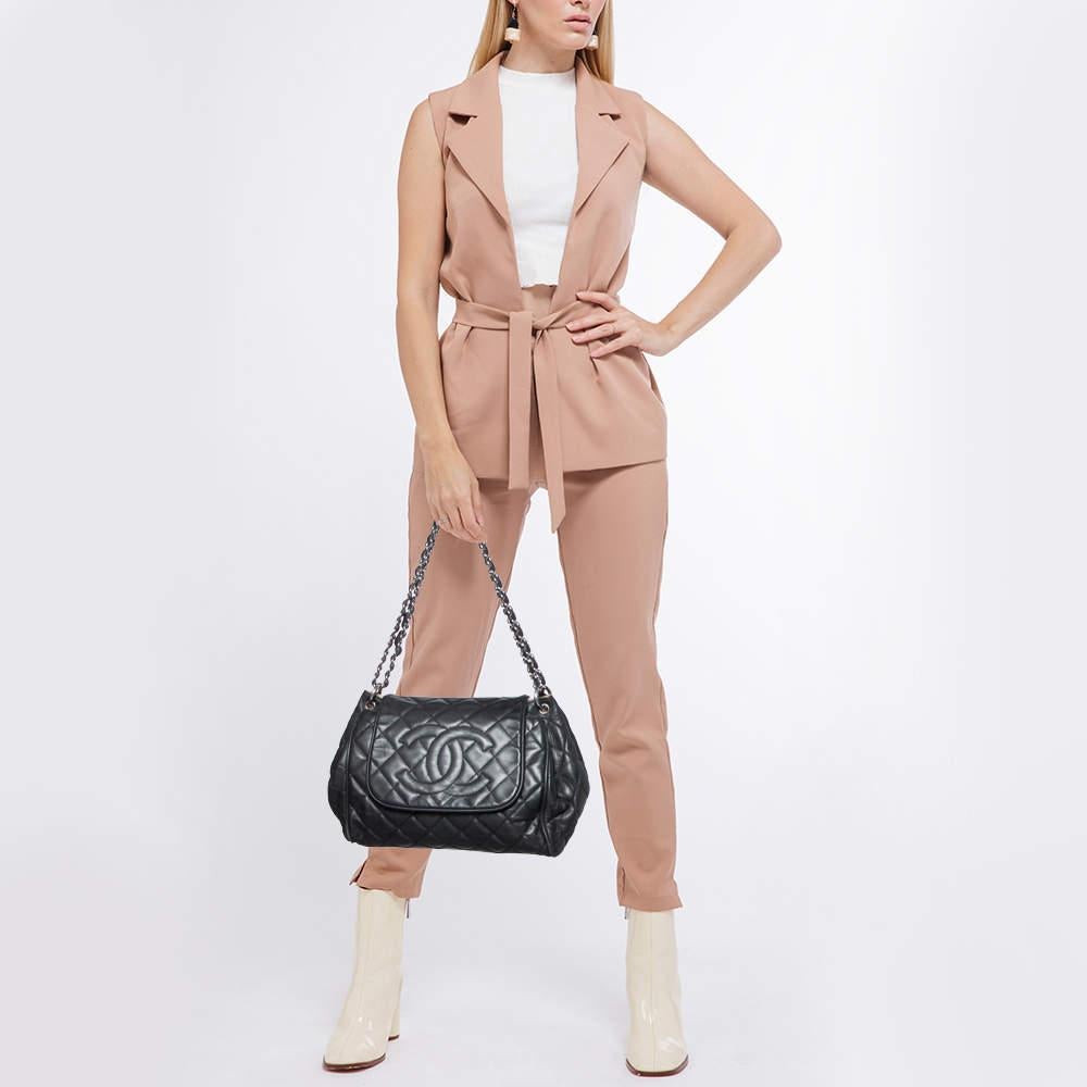 Chanel Black Leather CC Accordion Flap Shoulder Bag In Fair Condition In Dubai, Al Qouz 2