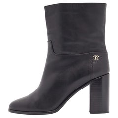 Chanel - Bottines CC en cuir noir - Taille 39