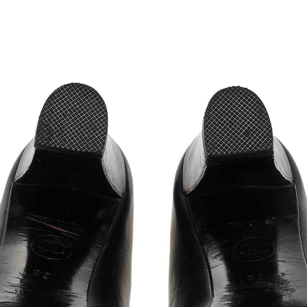 Chanel Black Leather CC Block Heel Pumps Size 38 5