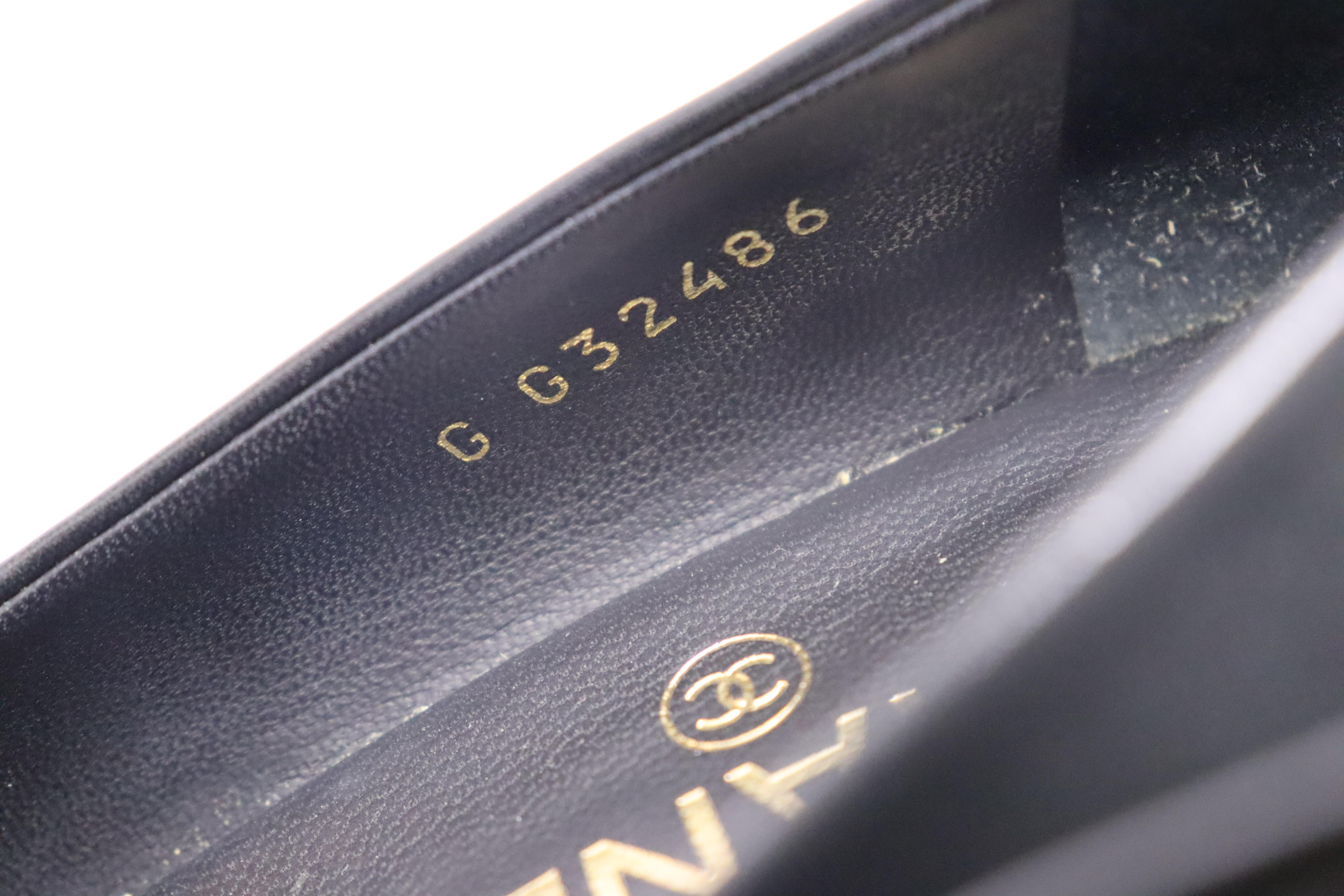 Chanel Black Leather CC Camelia Pumps Size EU 37 For Sale 2