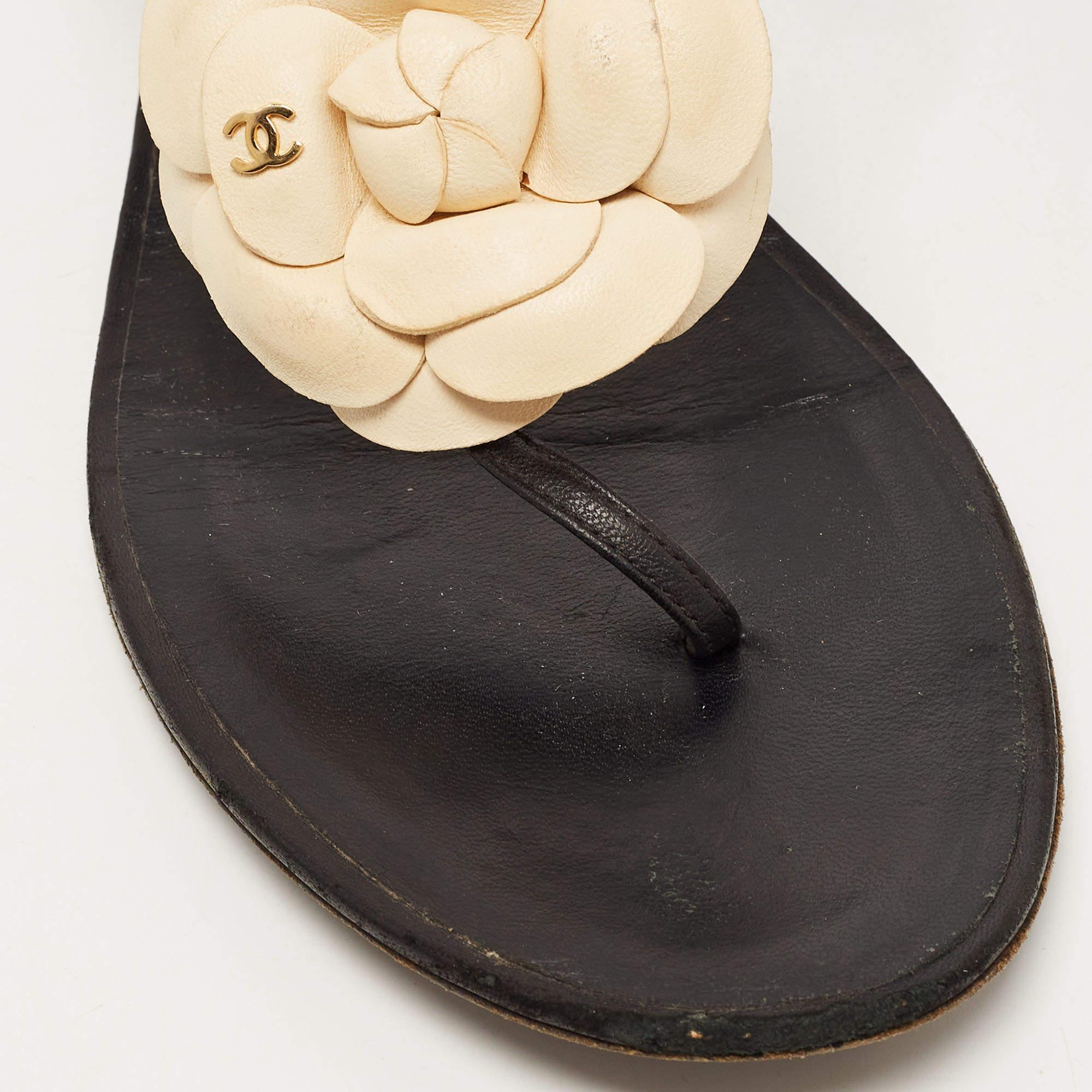 Women's Chanel Black Leather CC Camelia Thong Flat Sandals Size 41