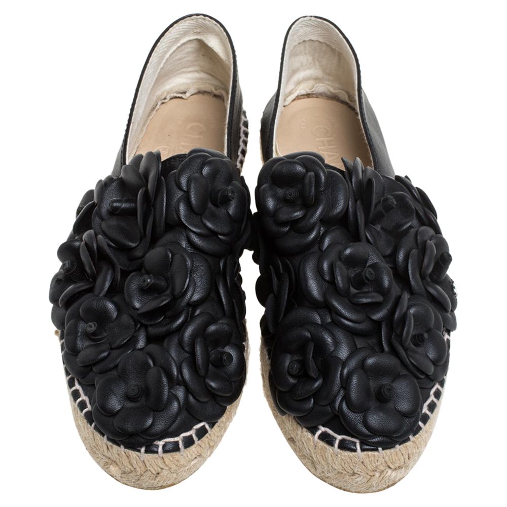 Chanel Black Leather CC Camellia Espadrilles Size 37 In Good Condition In Dubai, Al Qouz 2