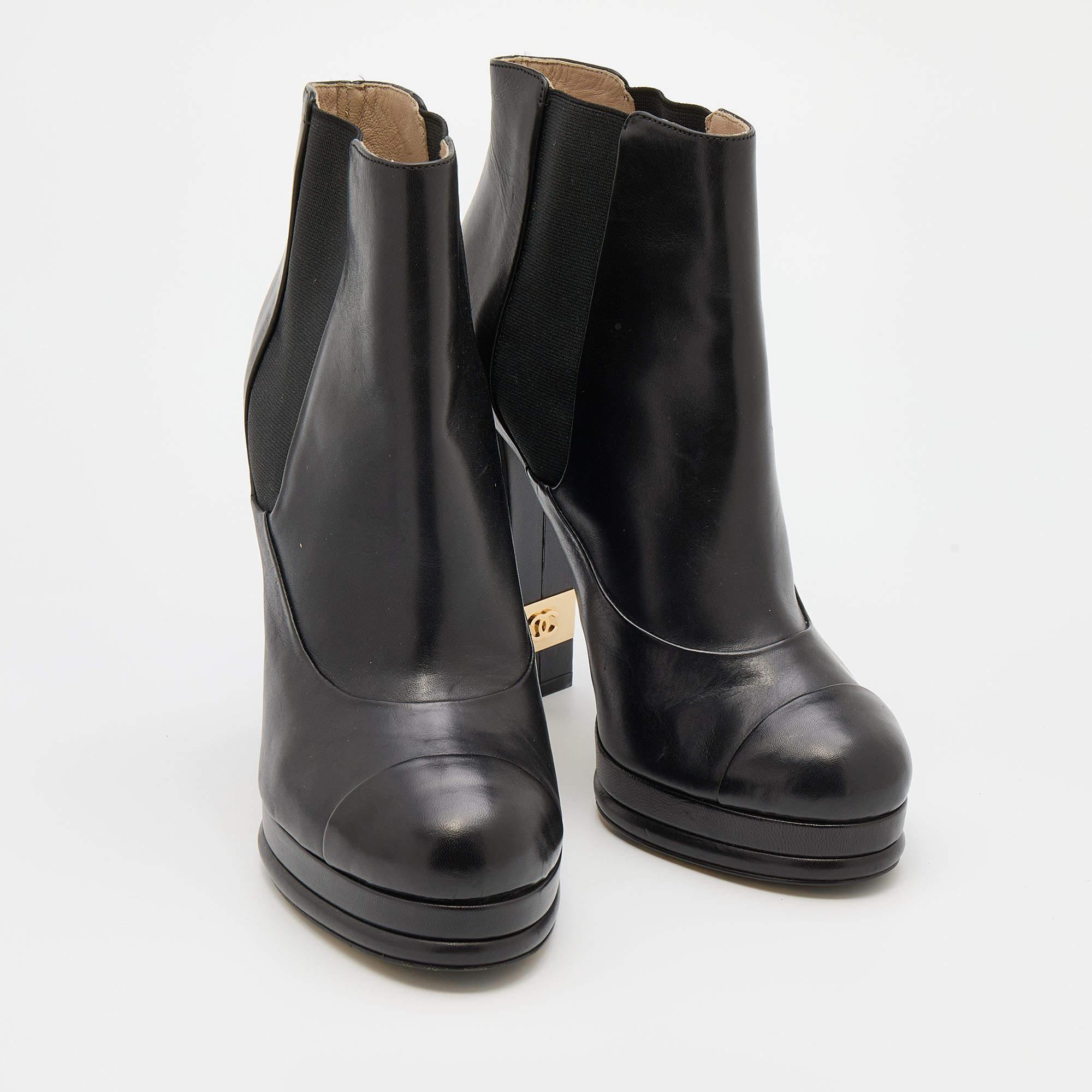 Chanel Black Leather CC Cap Toe Block Heel Platform Chelsea Boots Size 39 In Good Condition In Dubai, Al Qouz 2