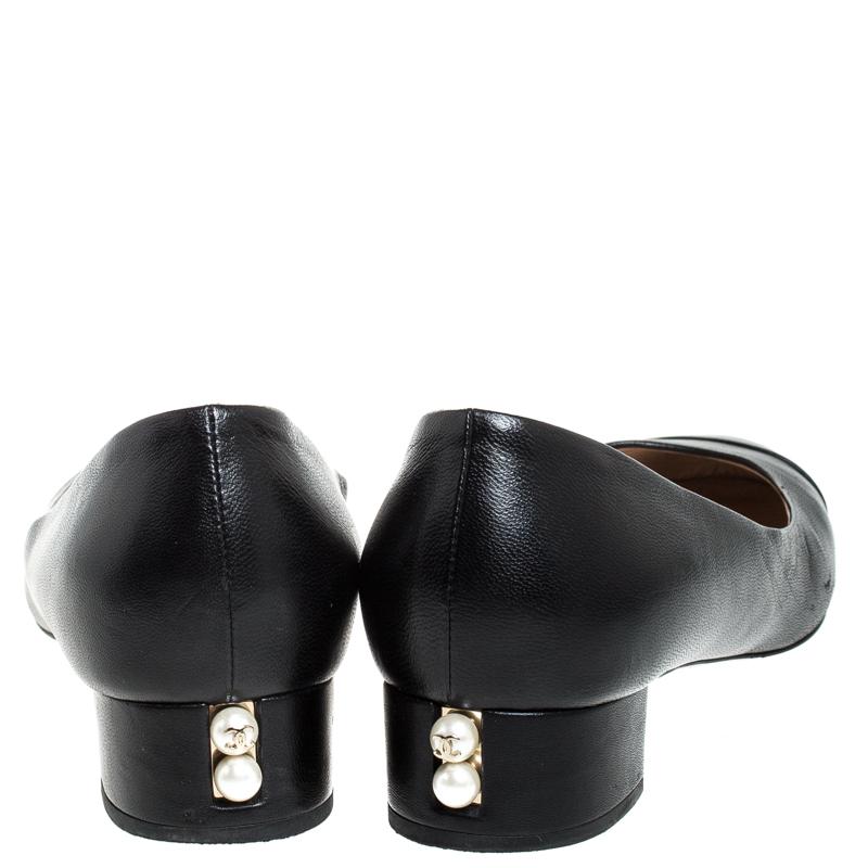 Women's Chanel Black Leather CC Cap Toe Court Shoe Pumps Size 39.5