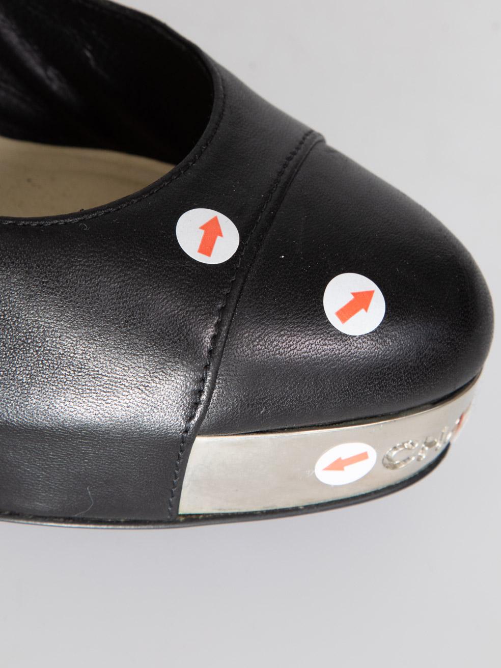 Chanel - Escarpins à plateforme en cuir noir CC Cap Toe - Taille IT 37,5 en vente 1