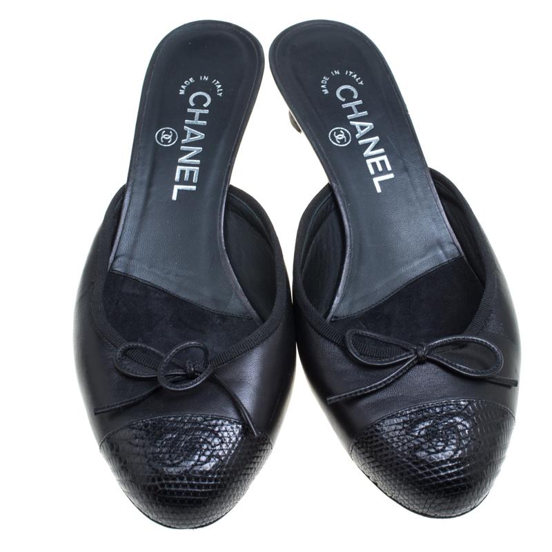 Minimalistic yet fashionable, these mules from Chanel are perfect for channeling an air of elegance. These black mules are crafted from leather and enhanced with lizard leather in the form of the cap toes with the signature CC logo stitch detailing.
