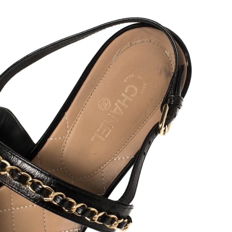 Chanel Schwarz Leder CC Kette Detail Slingback flache Sandalen Größe 41 2