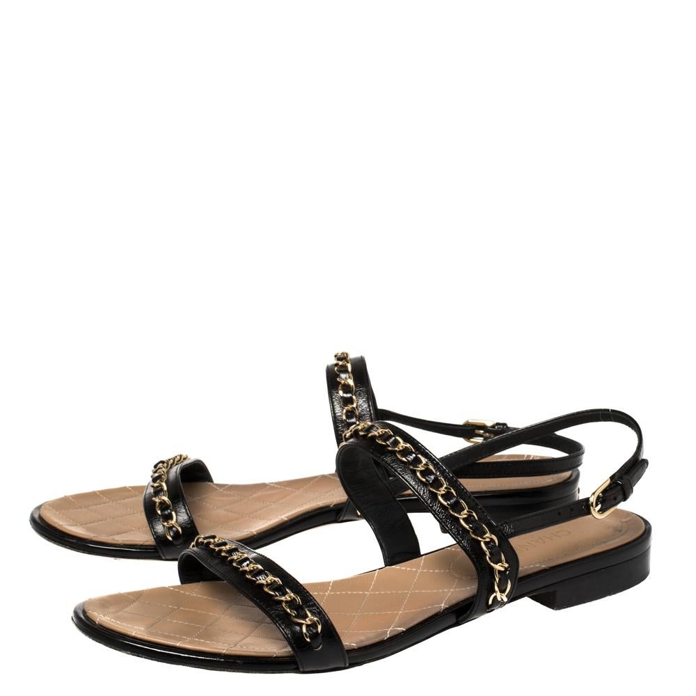 Chanel Schwarz Leder CC Kette Detail Slingback flache Sandalen Größe 41 3